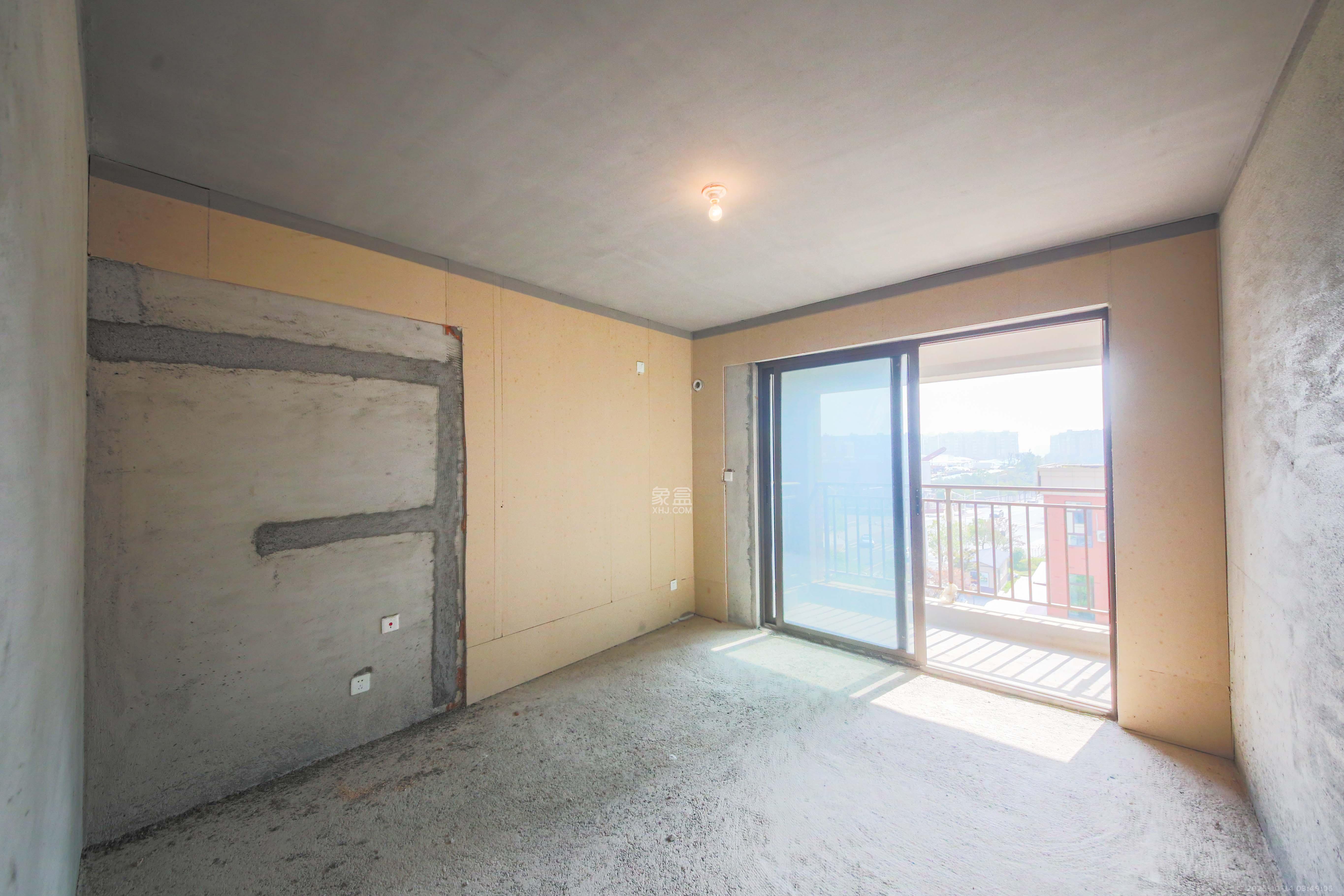 香缇雅苑(鑫远翡丽郡二期) 4室2厅2卫 176.0万 香缇雅苑(鑫远翡丽郡二期) 4室2厅2卫 176.0万卧室