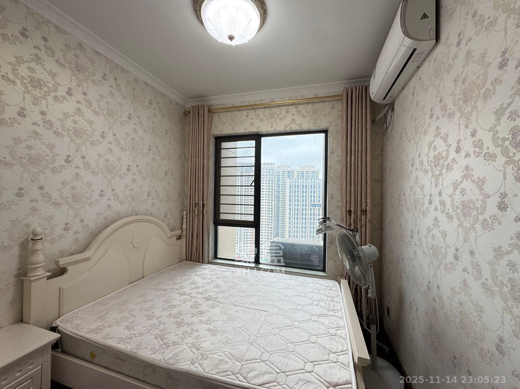 方略城市广场 3室2厅2卫 2200.0元/月 方略城市广场 3室2厅2卫 2200.0元/月室内图