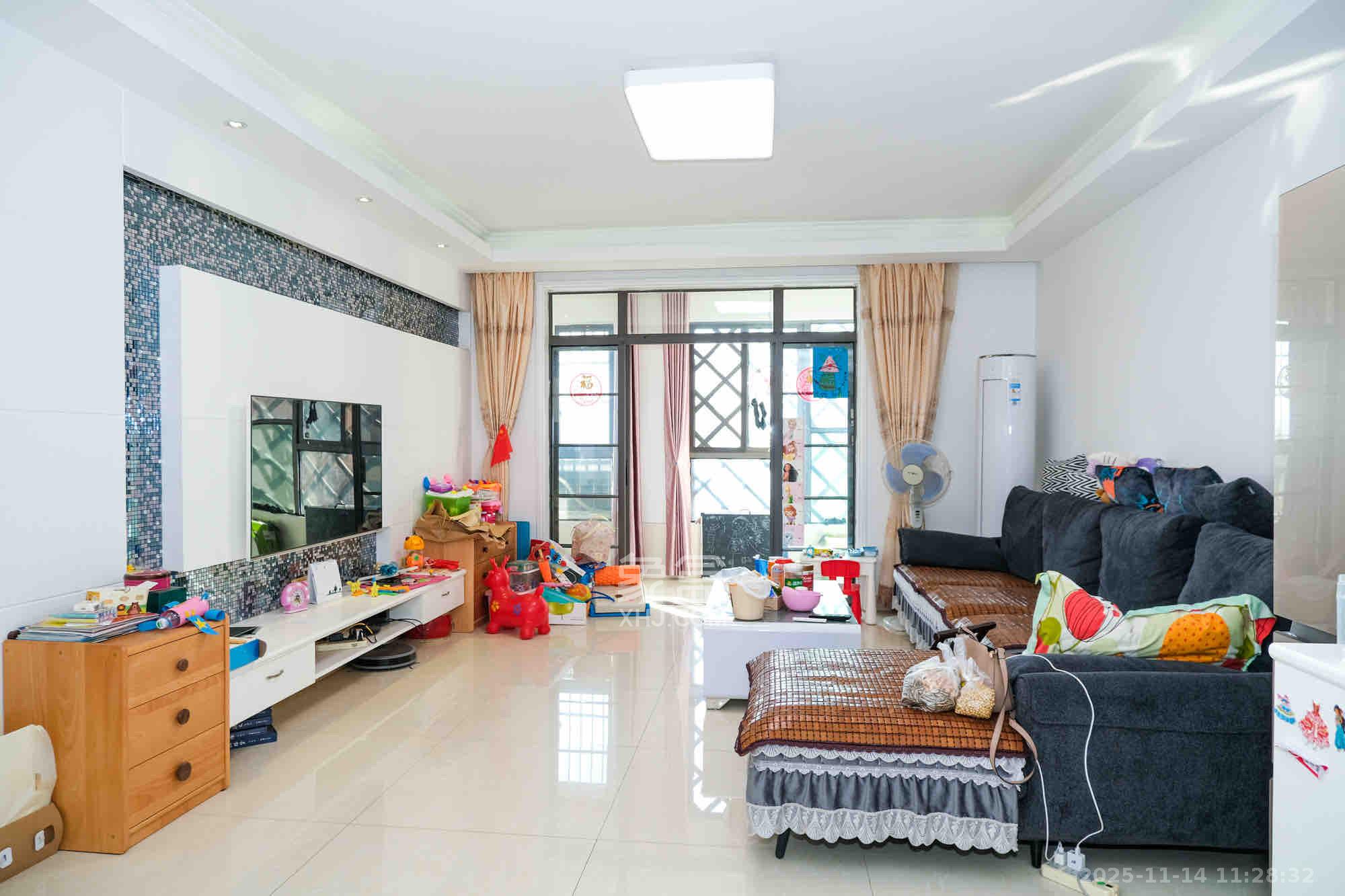 好望谷  3室2厅2卫    2000.0元/月