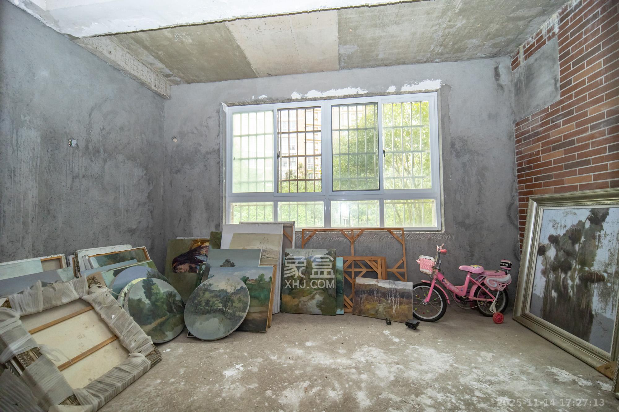 幸福里（幸福里一期）  6室2厅4卫    176.0万阳台