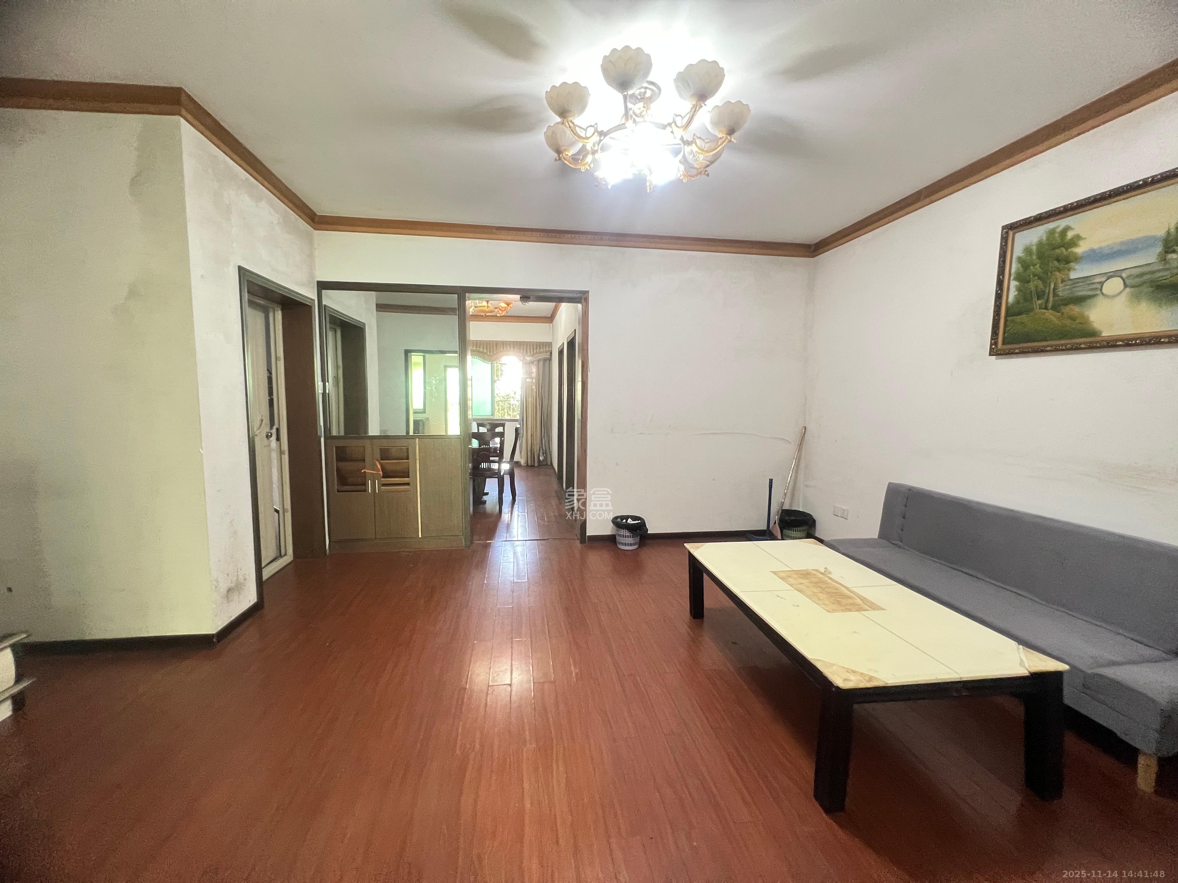 中南汽车世界  2室2厅1卫    1000.0元/月室内图