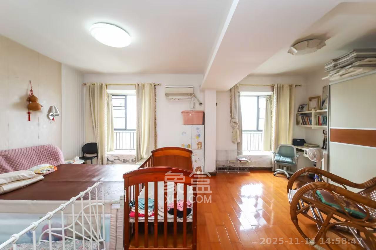 银港水晶城  3室2厅1卫    2900.0元/月室内图