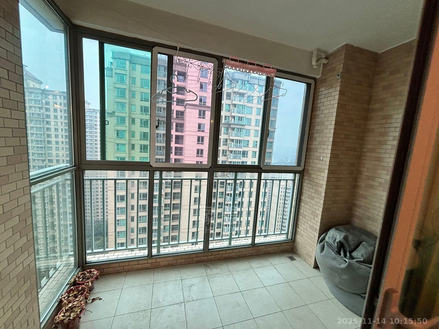 晋合湘水湾三期  2室1厅1卫    2200.0元/月室内图