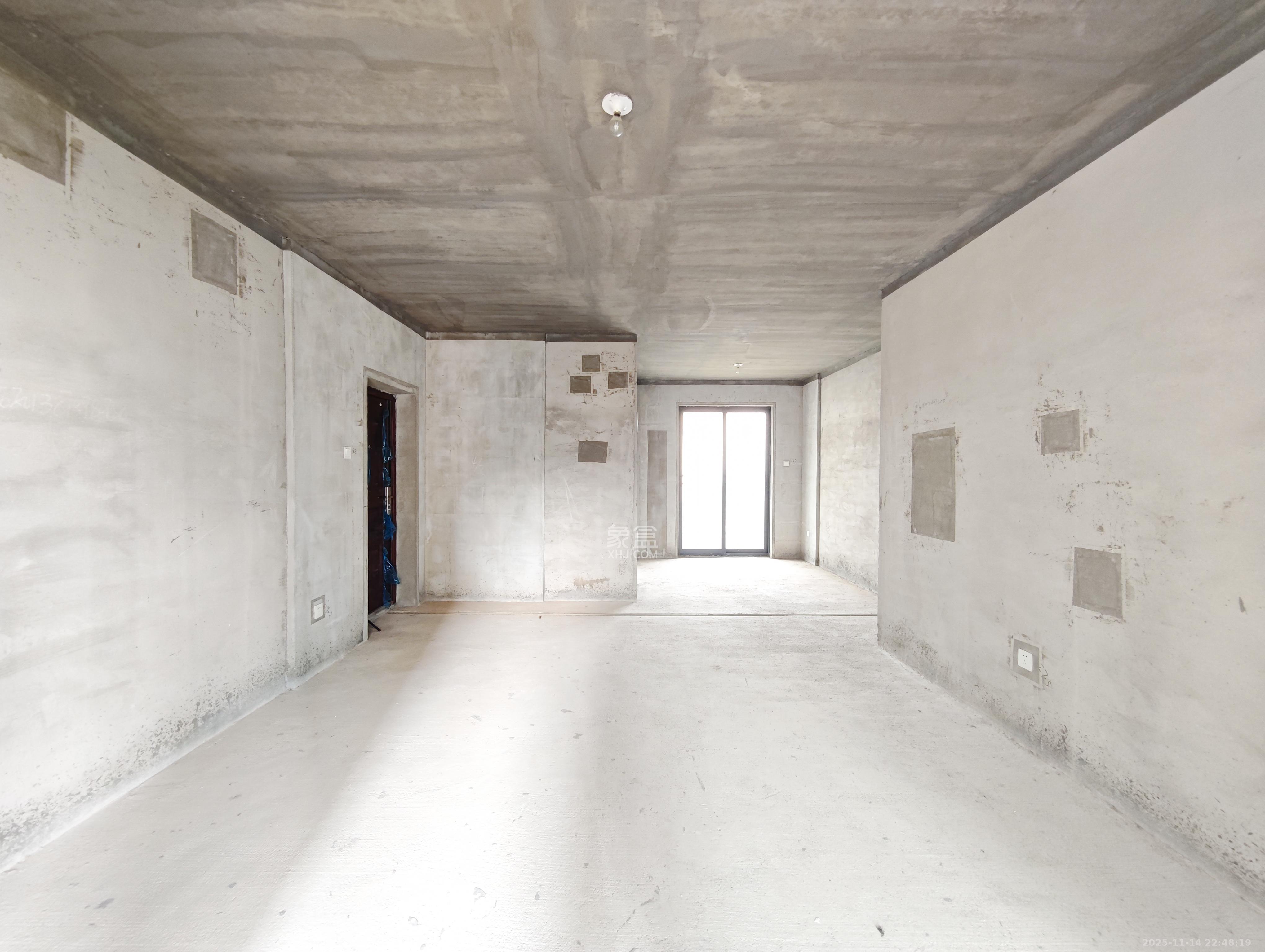 中建嘉和城  3室2厅2卫    90.0万客厅