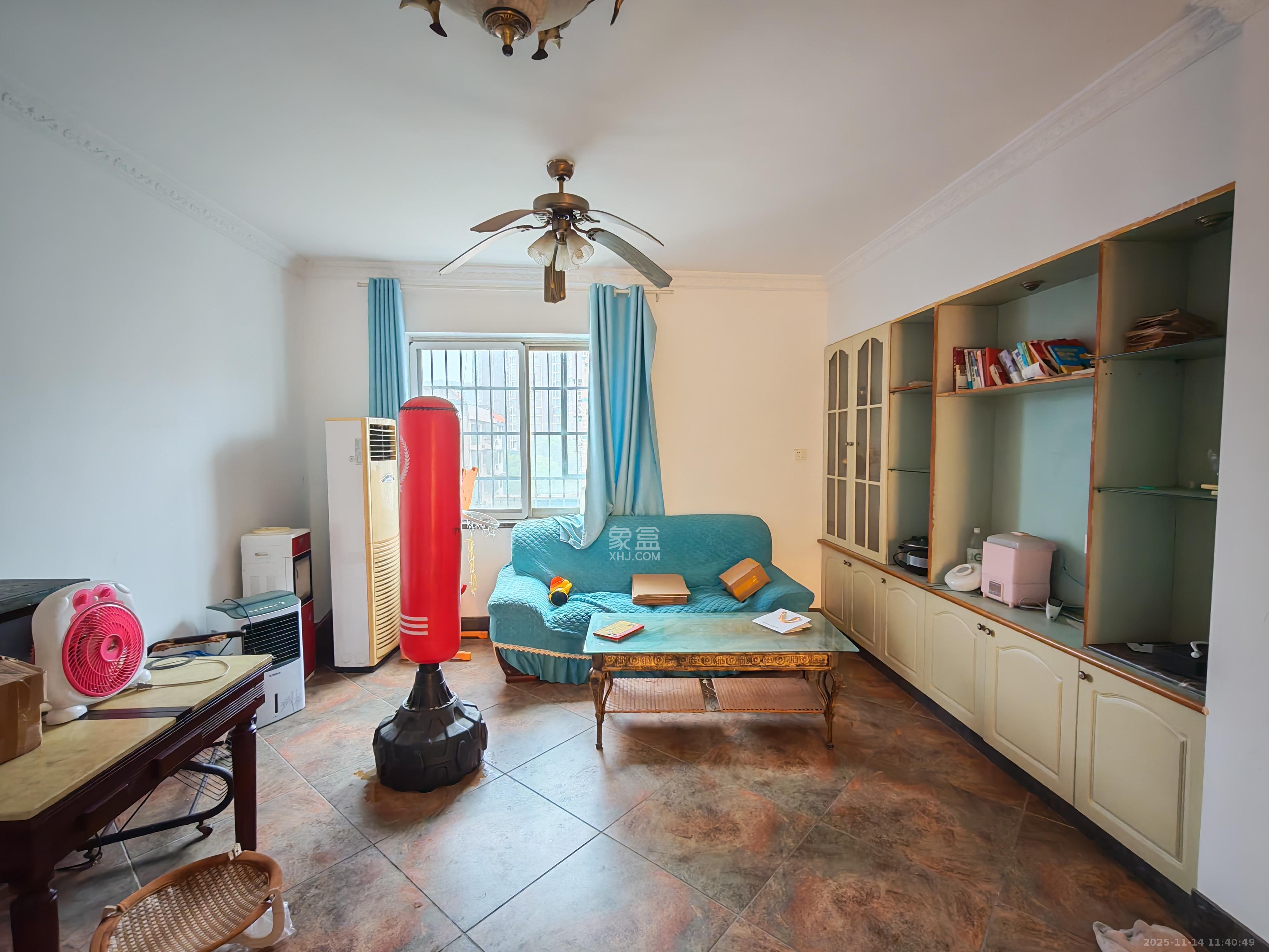 洞井商贸城 5室3厅2卫 2800.0元/月 洞井商贸城 5室3厅2卫 2800.0元/月室内图