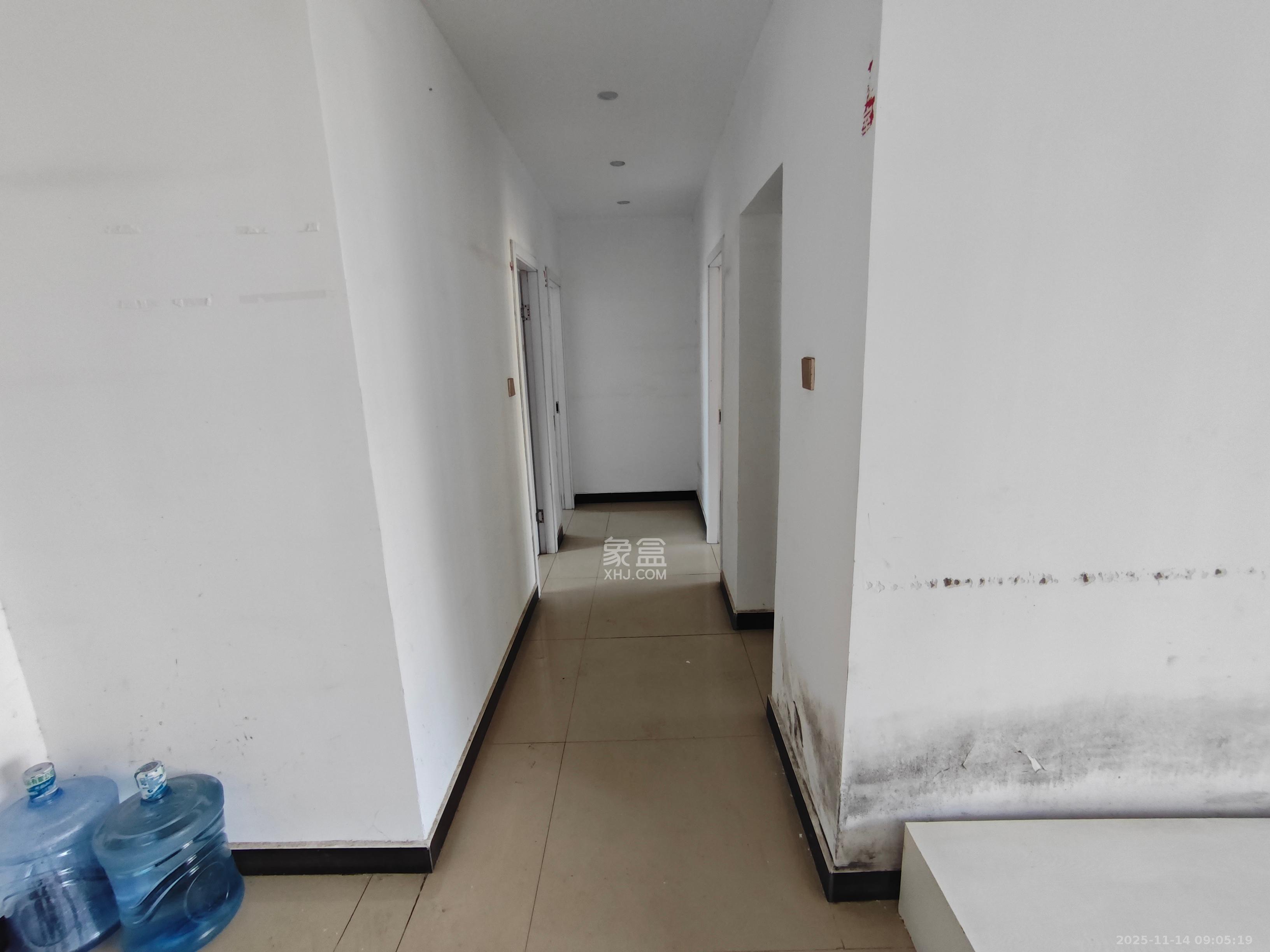 枫华府第  3室2厅2卫    1800.0元/月室内图