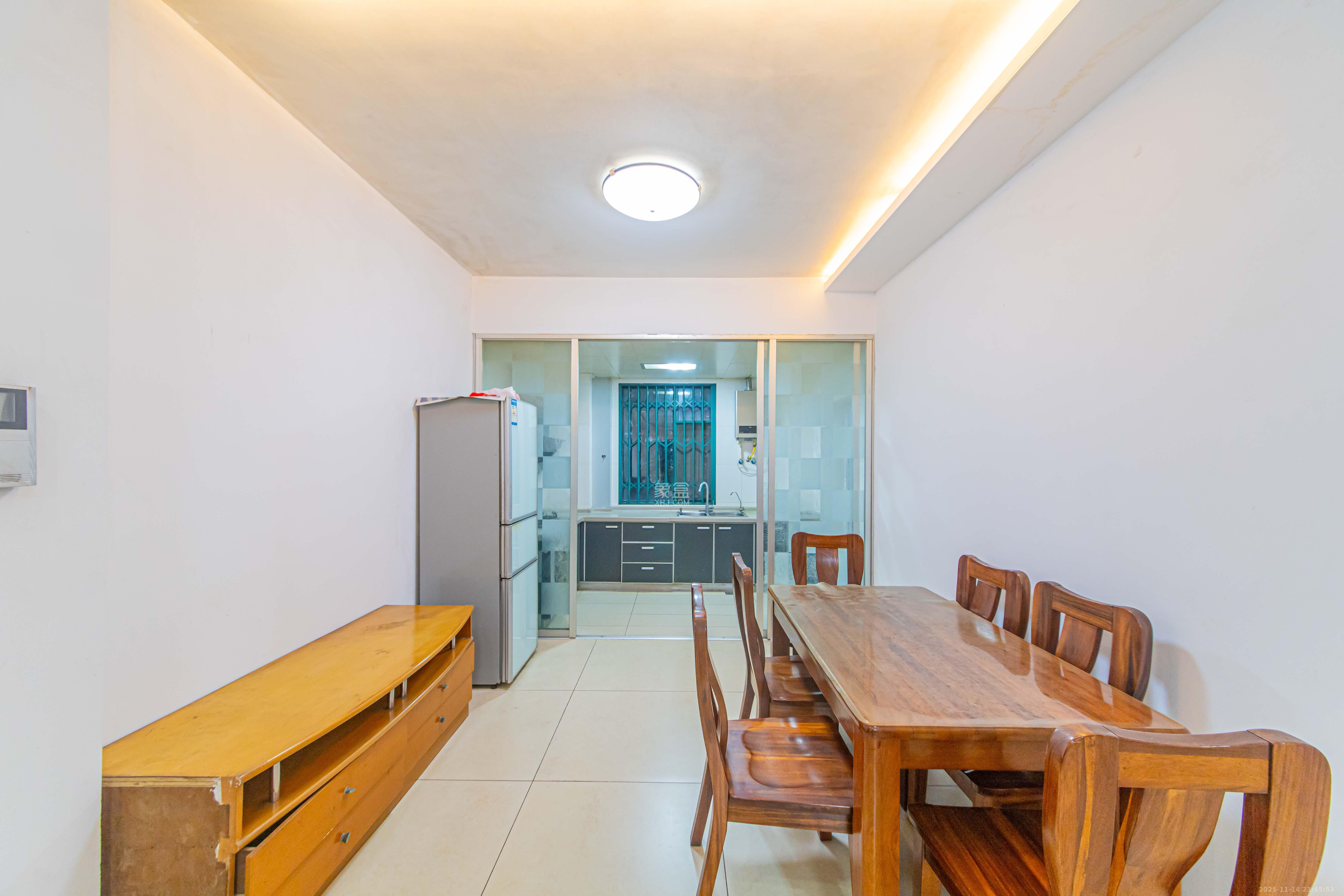 银桂苑 4室2厅2卫 145.0万 银桂苑 4室2厅2卫 145.0万客厅