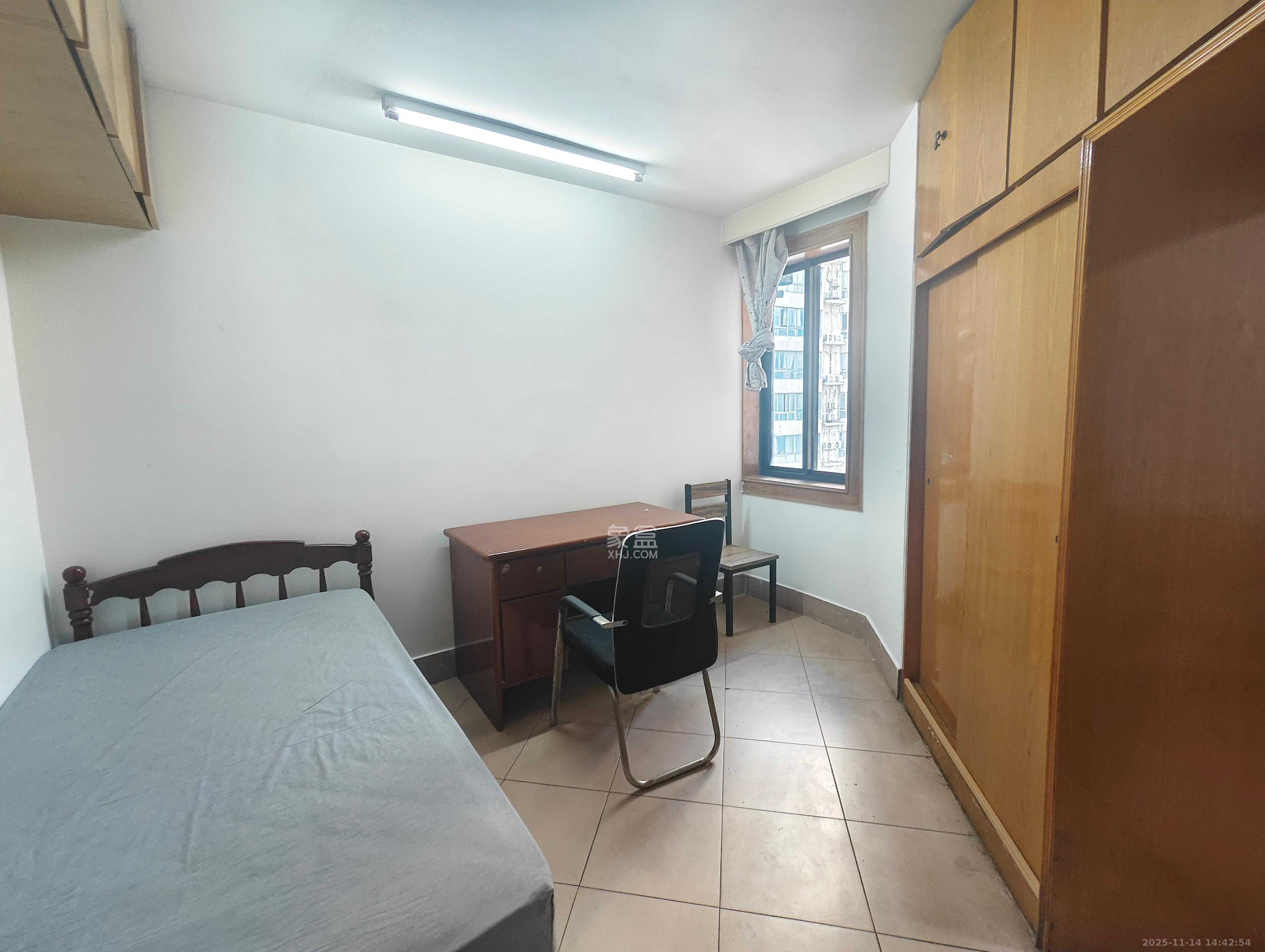 芙蓉广场农行单位宿舍  2室1厅1卫    2300.0元/月室内图