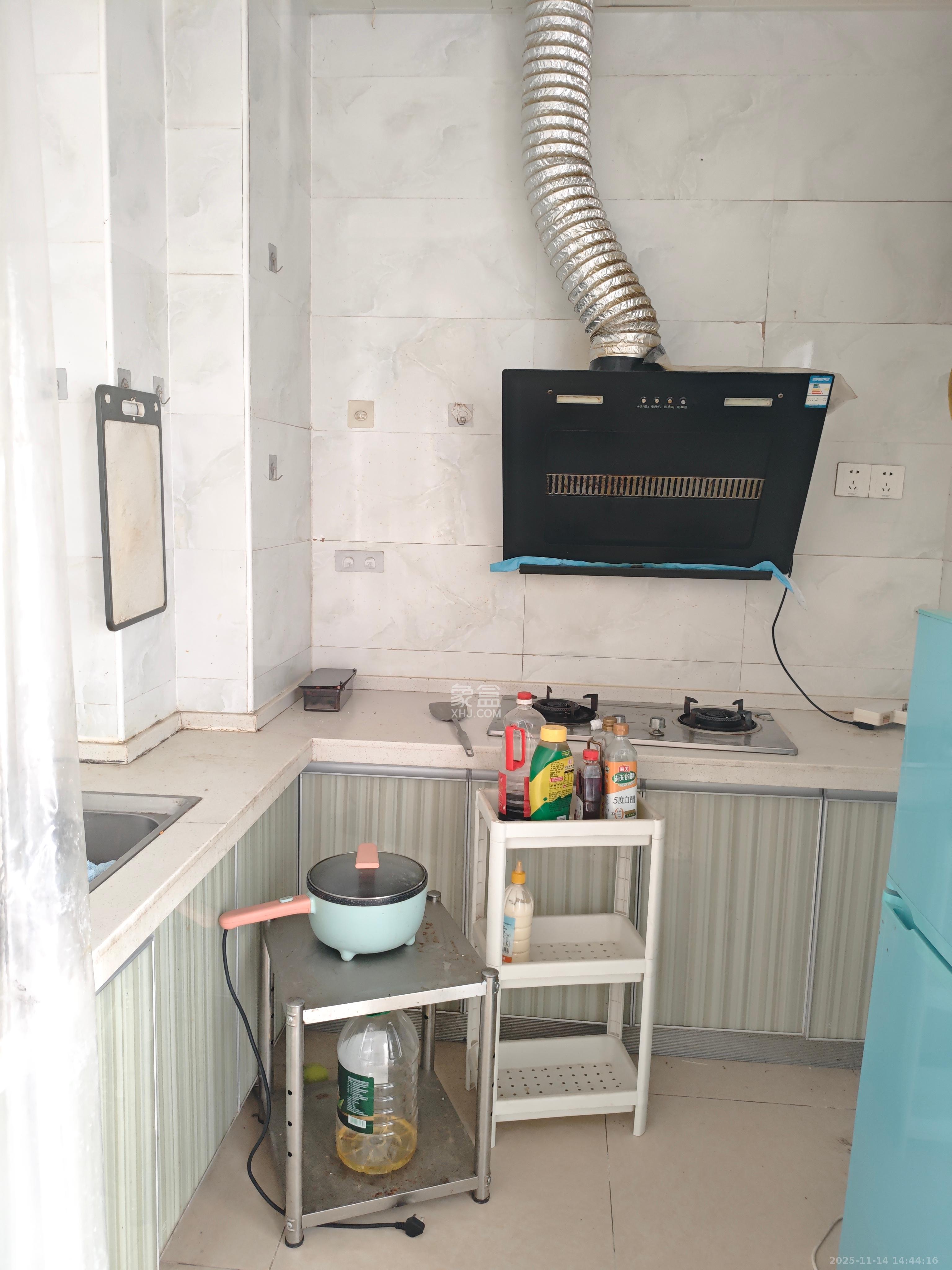 枫华府第  4室2厅2卫    1800.0元/月室内图