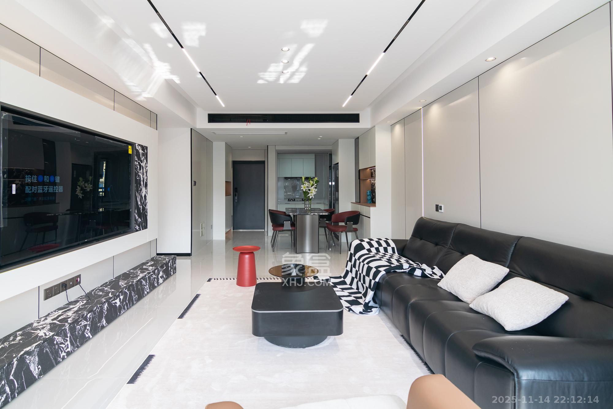 澳海月亮湾  4室2厅2卫    82.8万客厅