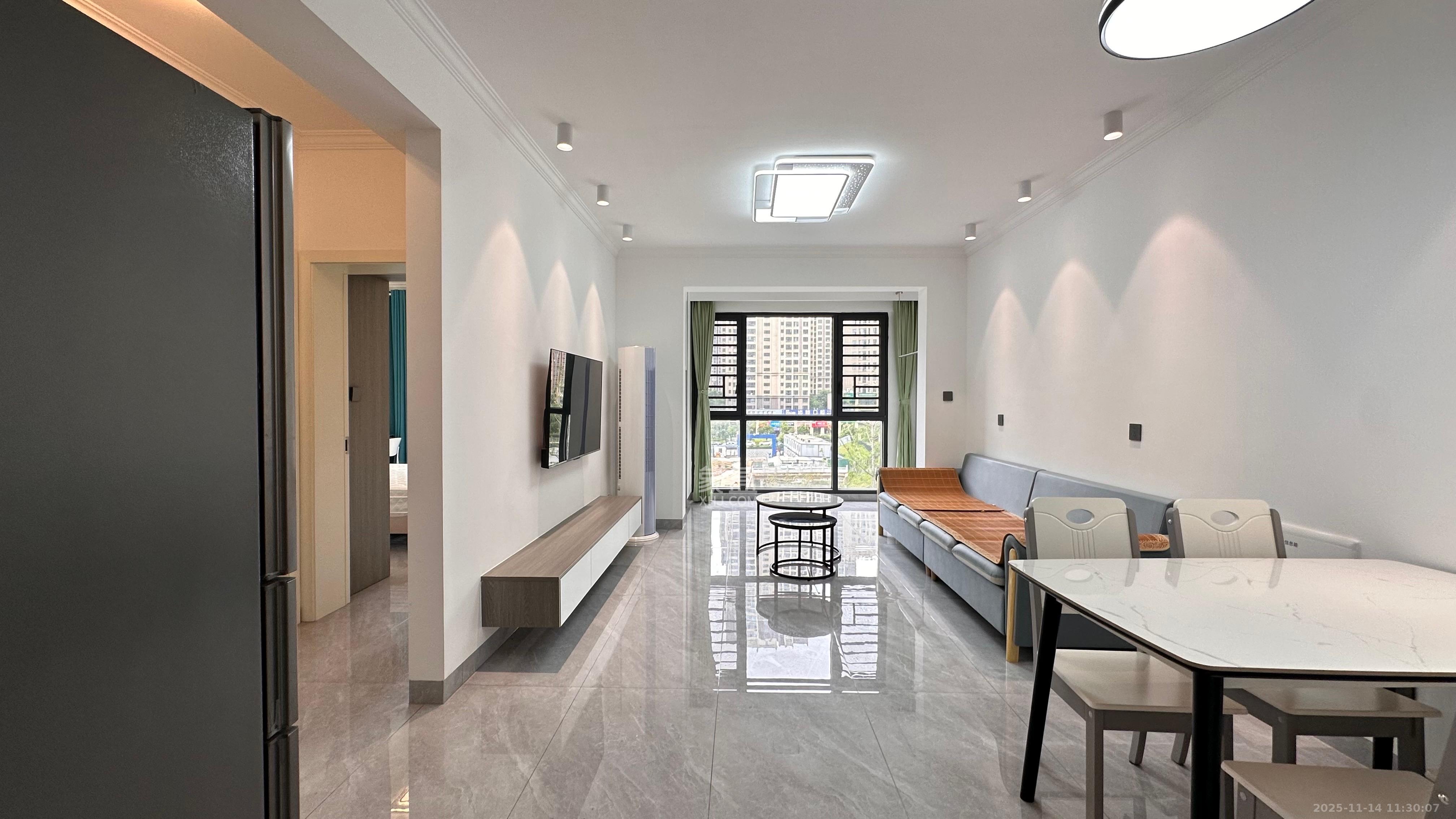 明发阅江悦府  3室2厅1卫    2300.0元/月室内图