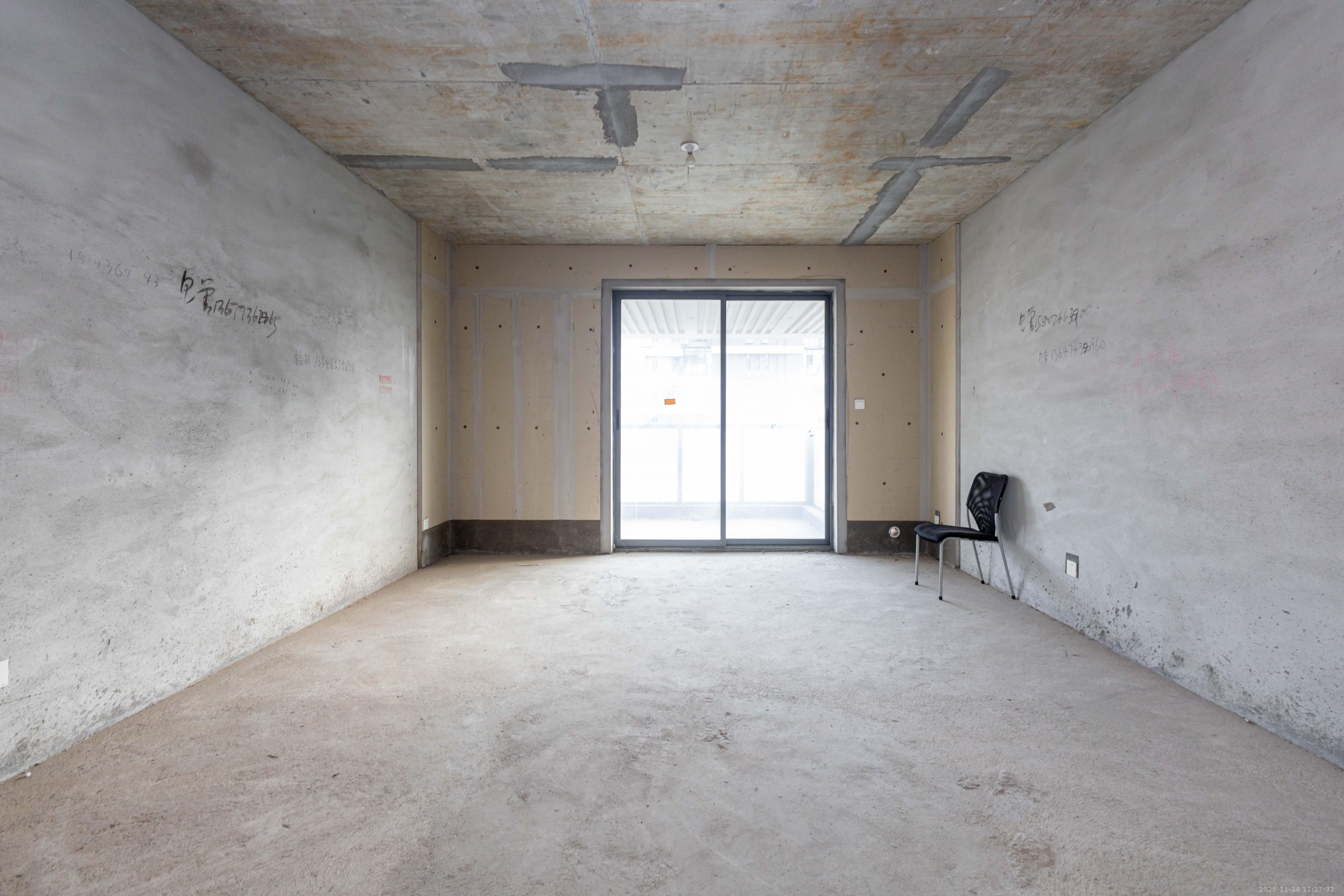 福天星中心(福天星雅苑) 5室2厅2卫 220.0万 福天星中心(福天星雅苑) 5室2厅2卫 220.0万客厅