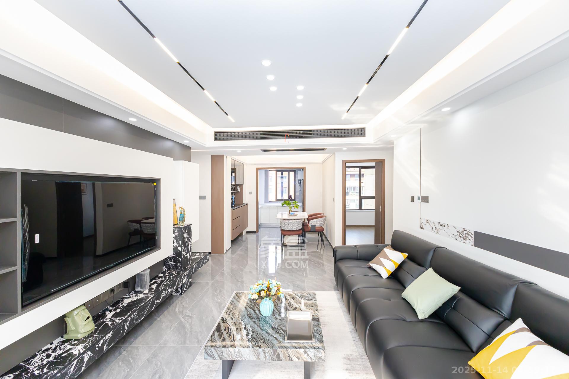 龙湖璟宸原著(龙湖紫宸) 4室2厅2卫 109.8万 龙湖璟宸原著(龙湖紫宸) 4室2厅2卫 109.8万客厅