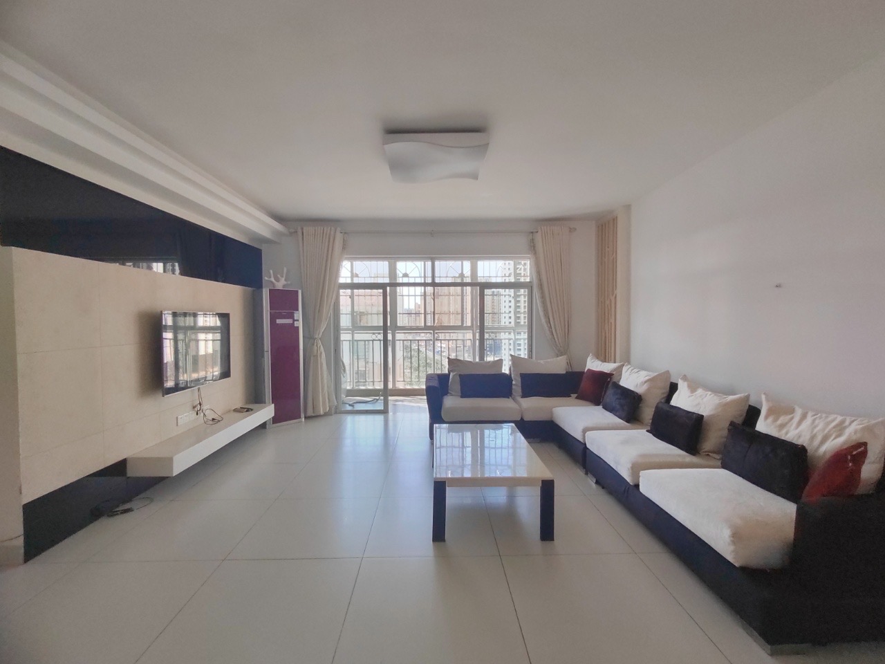 八一小区 4室2厅2卫 4000.0元/月 八一小区 4室2厅2卫 4000.0元/月室内图