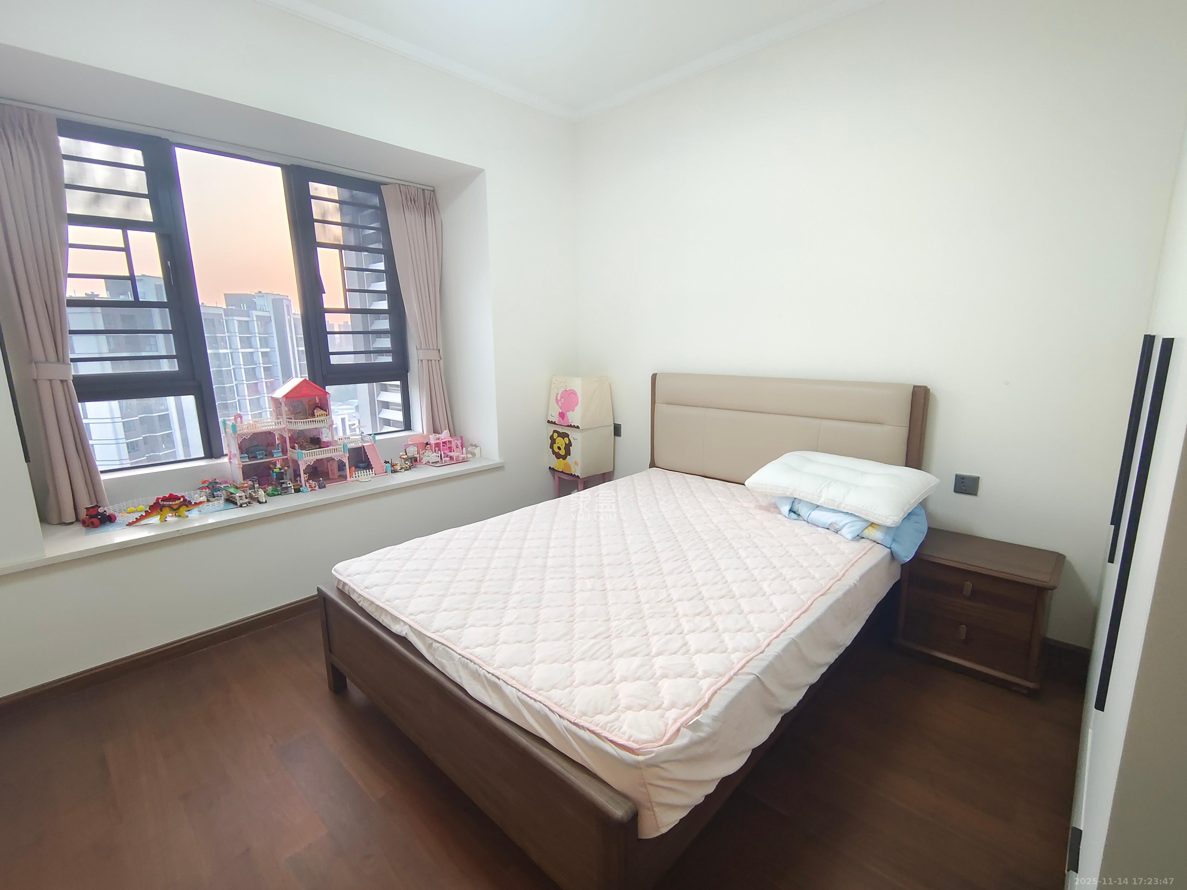 招商雍山湖  4室2厅3卫    4500.0元/月室内图