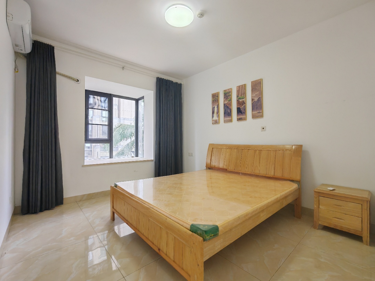 海航豪庭南苑  3室2厅2卫    229.0万客厅