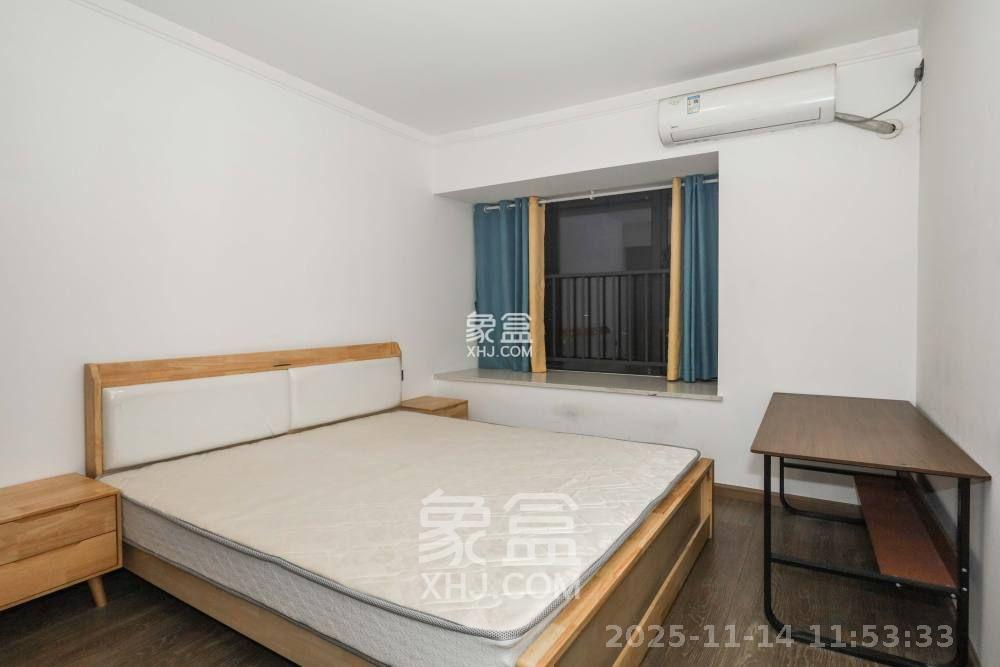 招商华发依云曦城  4室2厅2卫    2600.0元/月室内图