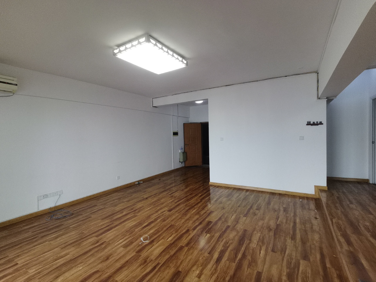 名门广场北区（二期）  3室2厅2卫    3800.0元/月室内图