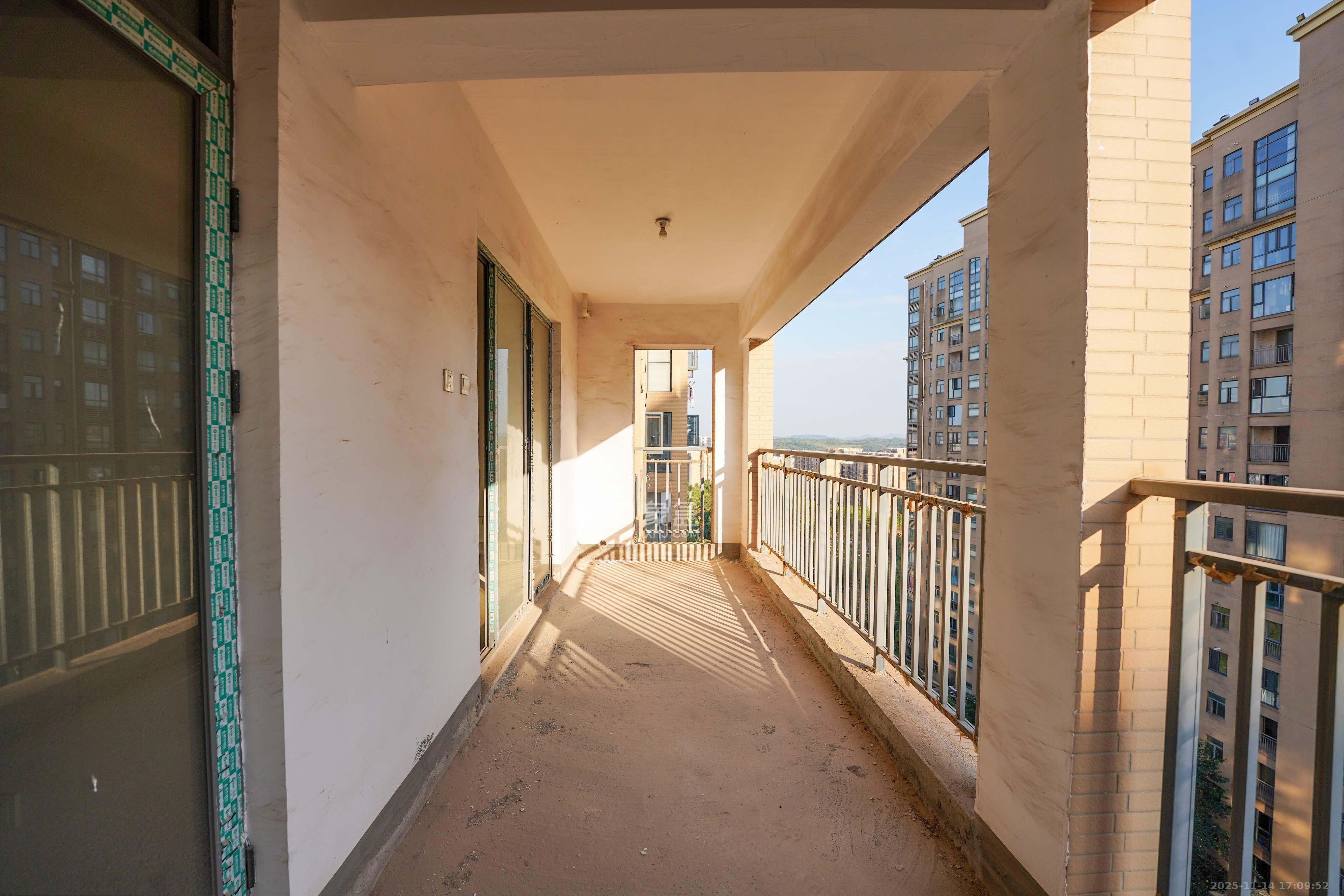 和美星城  4室2厅2卫    105.0万阳台