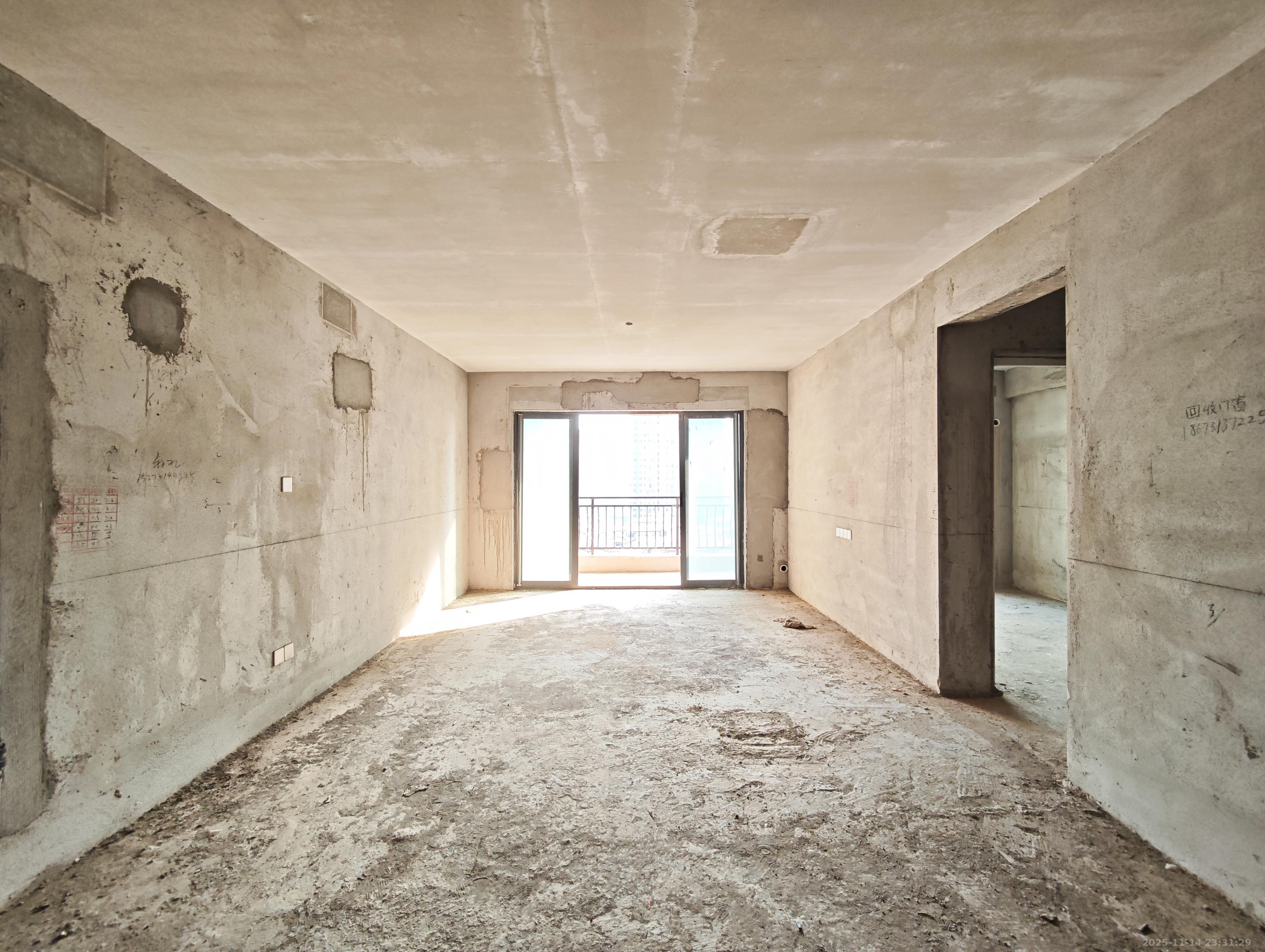 碧桂园南城首府(东宸林海) 3室2厅2卫 72.8万 碧桂园南城首府(东宸林海) 3室2厅2卫 72.8万客厅