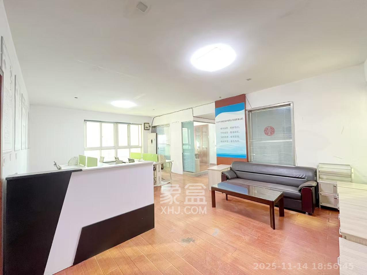 兴威名城  4室2厅2卫    2800.0元/月室内图1