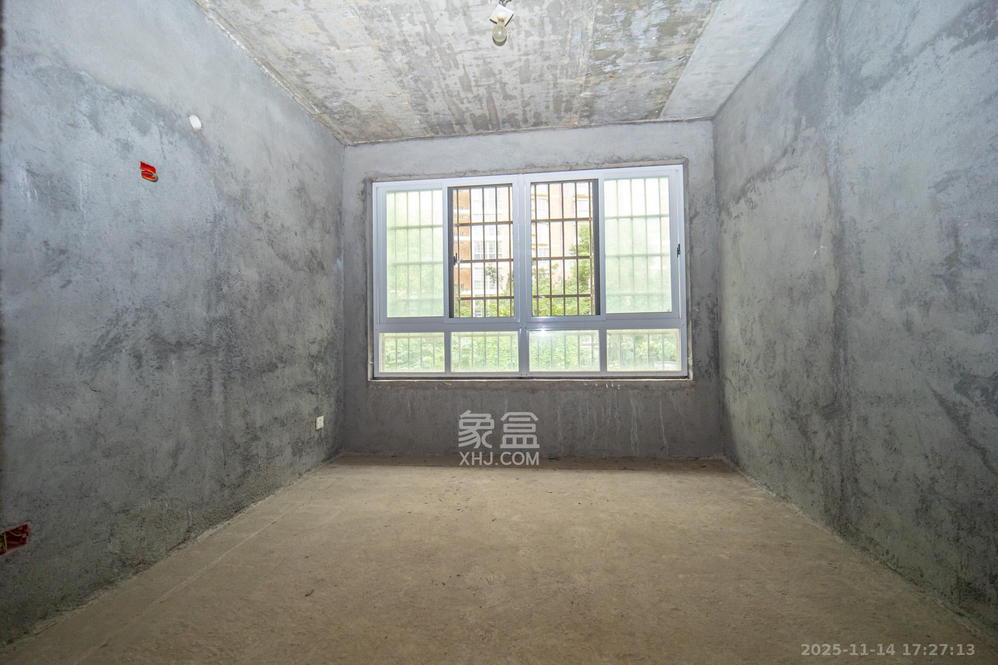 幸福里(幸福里一期) 6室2厅4卫 176.0万 幸福里(幸福里一期) 6室2厅4卫 176.0万阳台