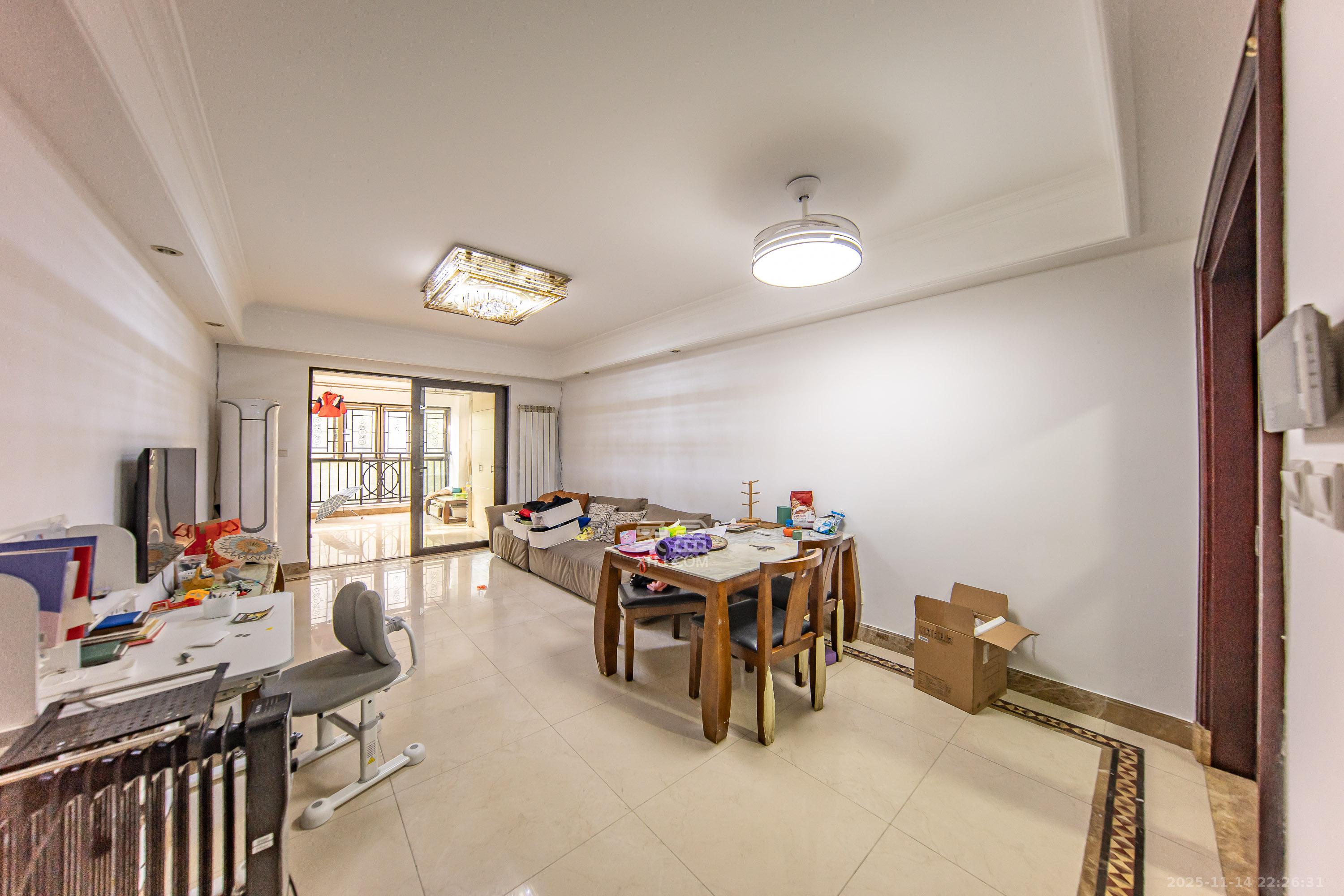 中海国际一期 2室2厅1卫 55.0万 中海国际一期 2室2厅1卫 55.0万客厅