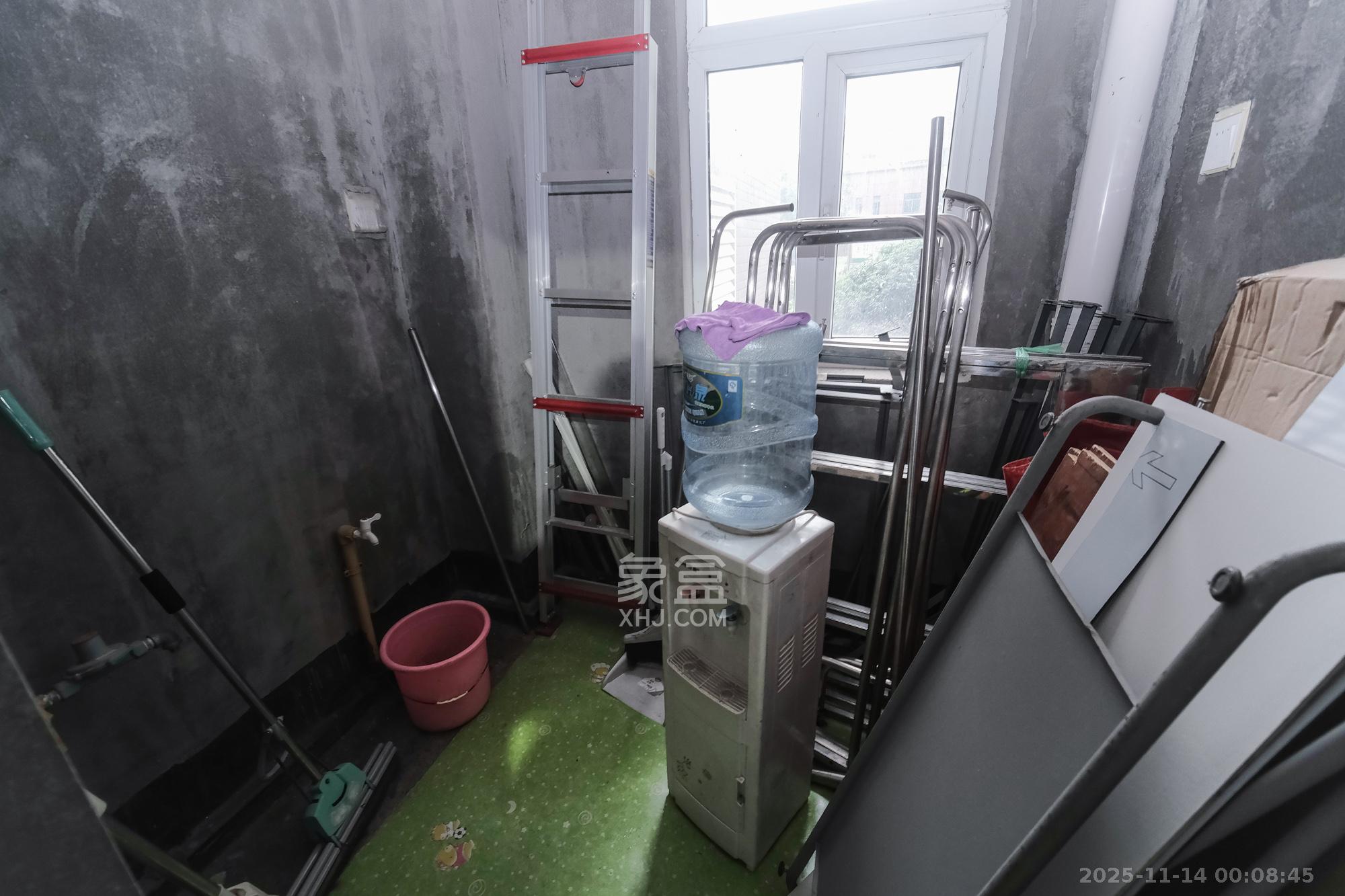 和悦城(蟠龙景苑)  3室2厅1卫    72.0万厨房