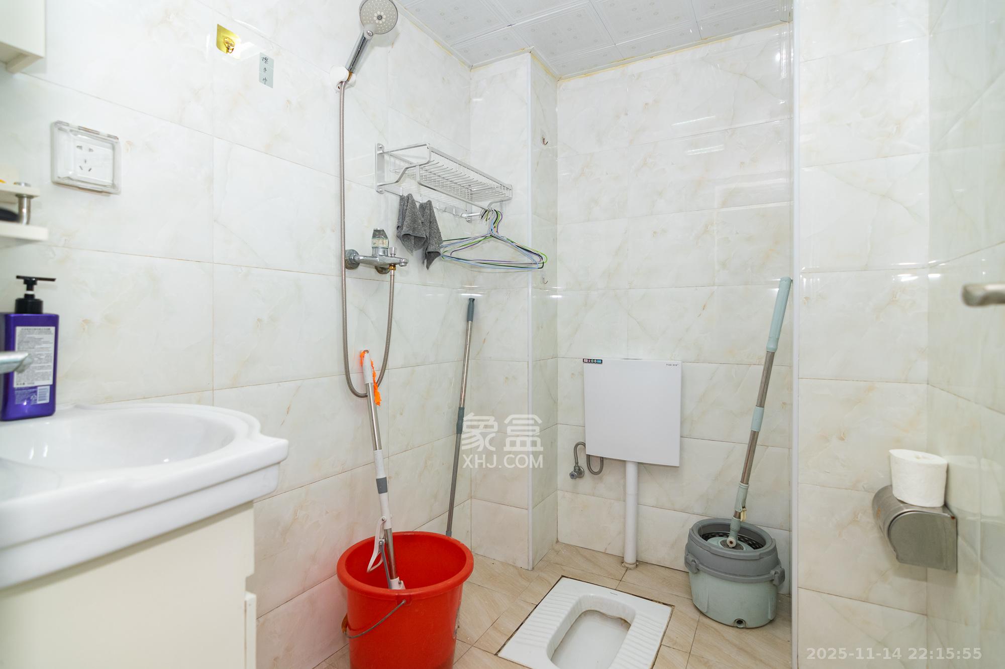 百合湖滨花园 3室2厅2卫 46.0万 百合湖滨花园 3室2厅2卫 46.0万卫生间