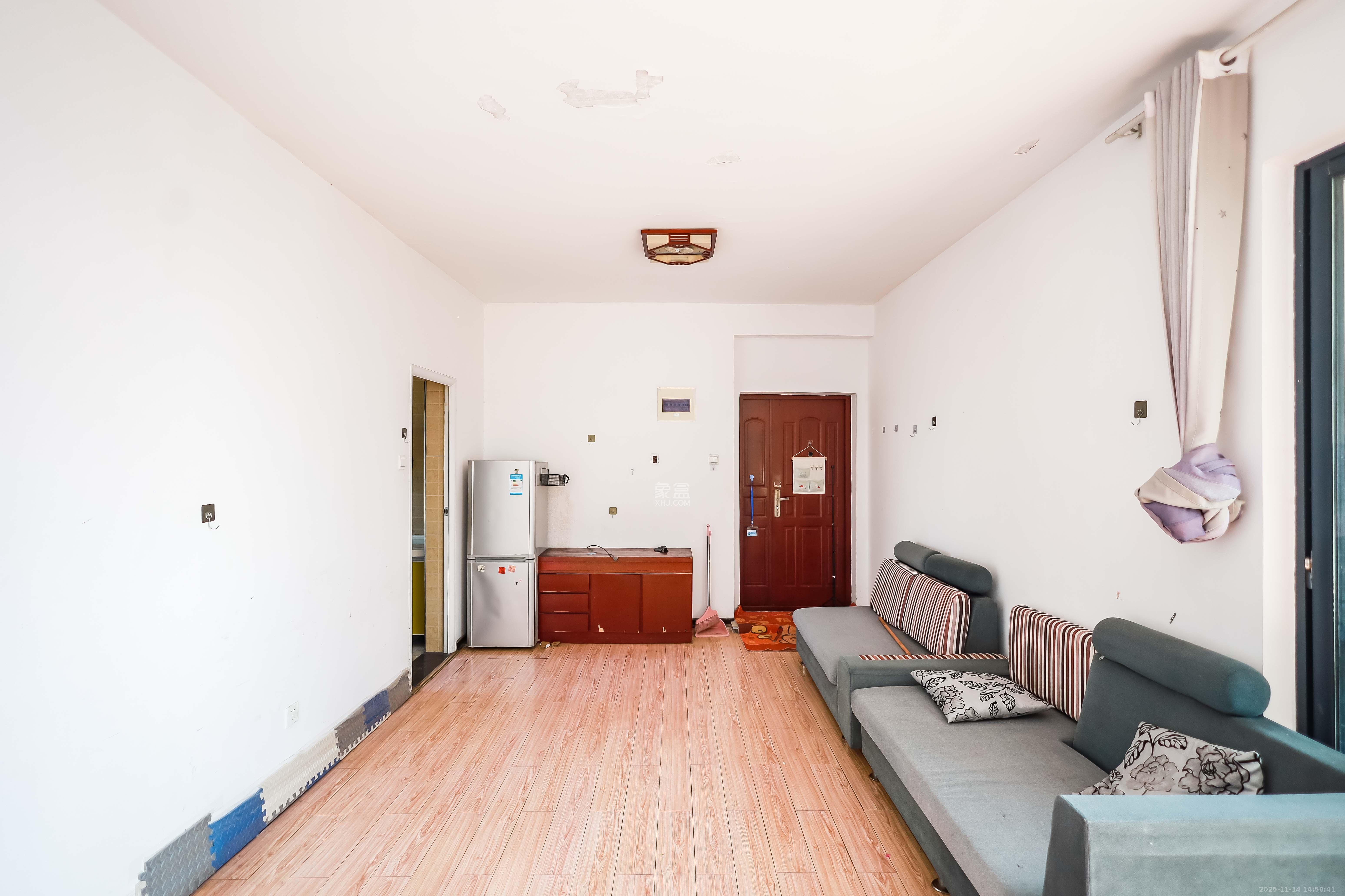 北京御园一二期（国泰嘉园）  3室2厅1卫    100.0万客厅