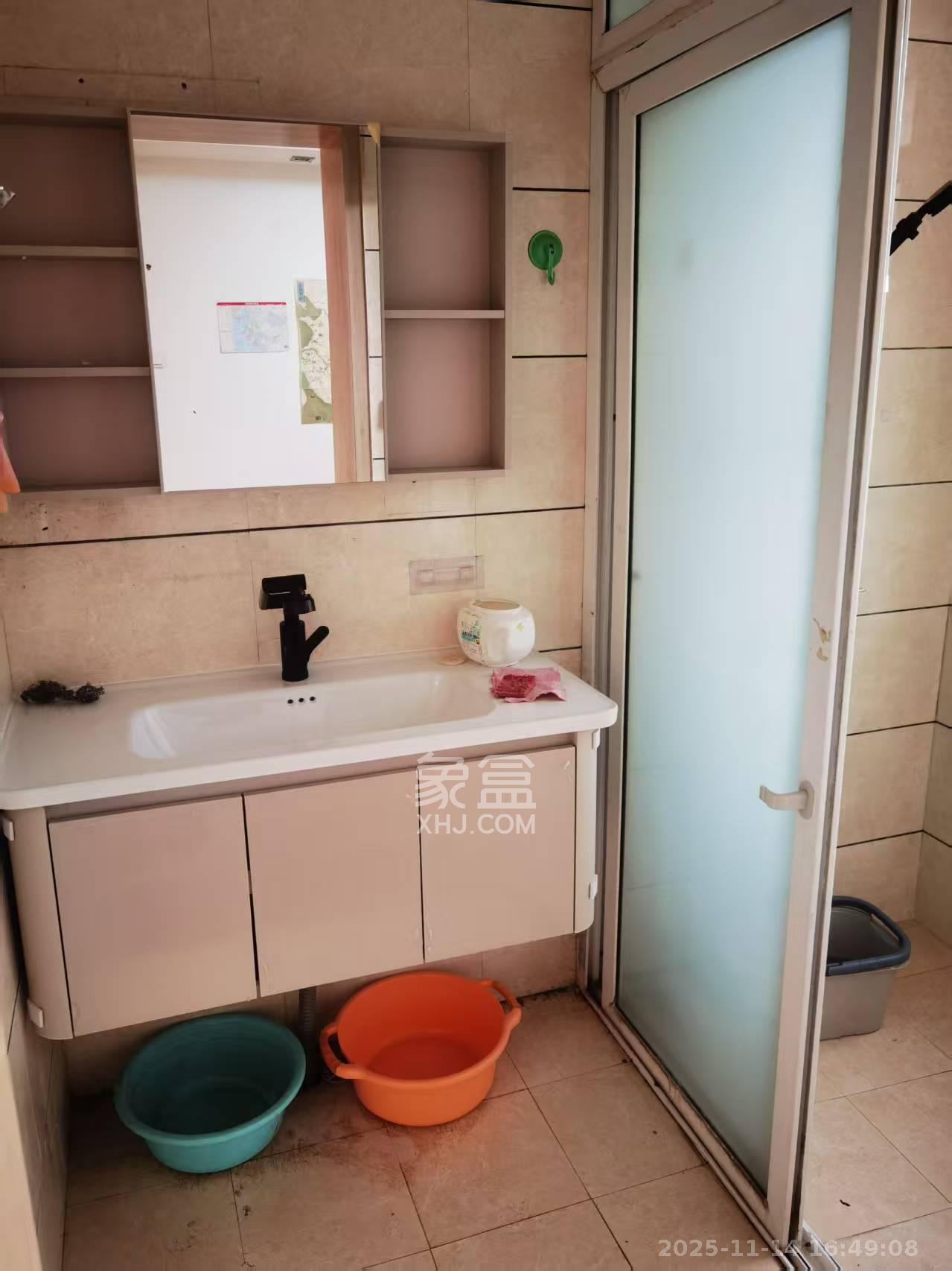 四季美景一、二期  3室2厅2卫    2500.0元/月室内图