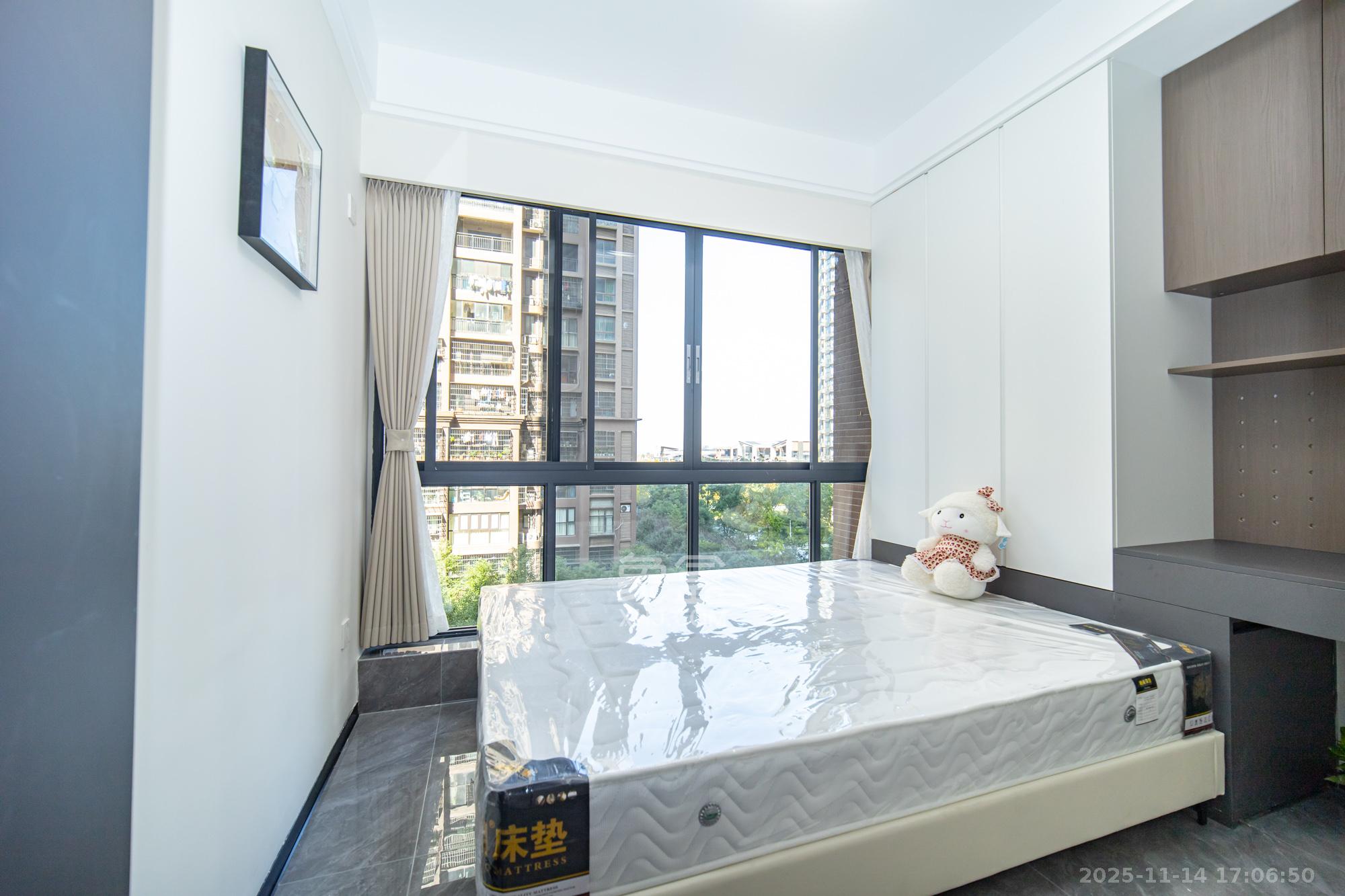 湖湾世景 5室2厅2卫 96.8万 湖湾世景 5室2厅2卫 96.8万卧室