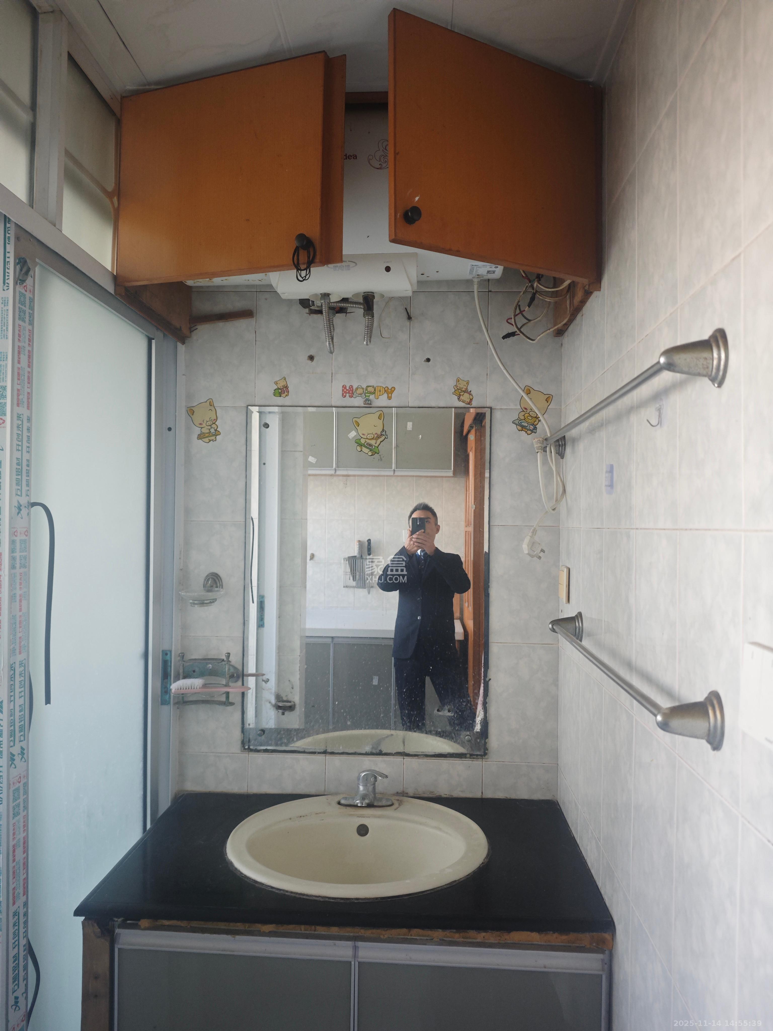 向韶村 3室2厅1卫 2200.0元/月 向韶村 3室2厅1卫 2200.0元/月室内图