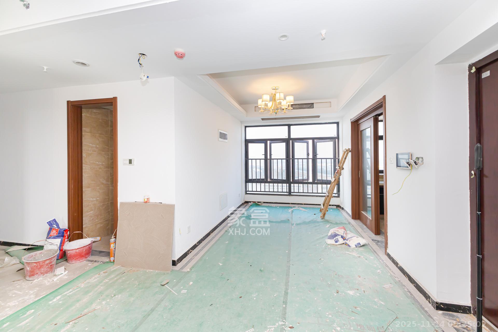 万润滨江天著 4室2厅2卫 128.0万 万润滨江天著 4室2厅2卫 128.0万客厅