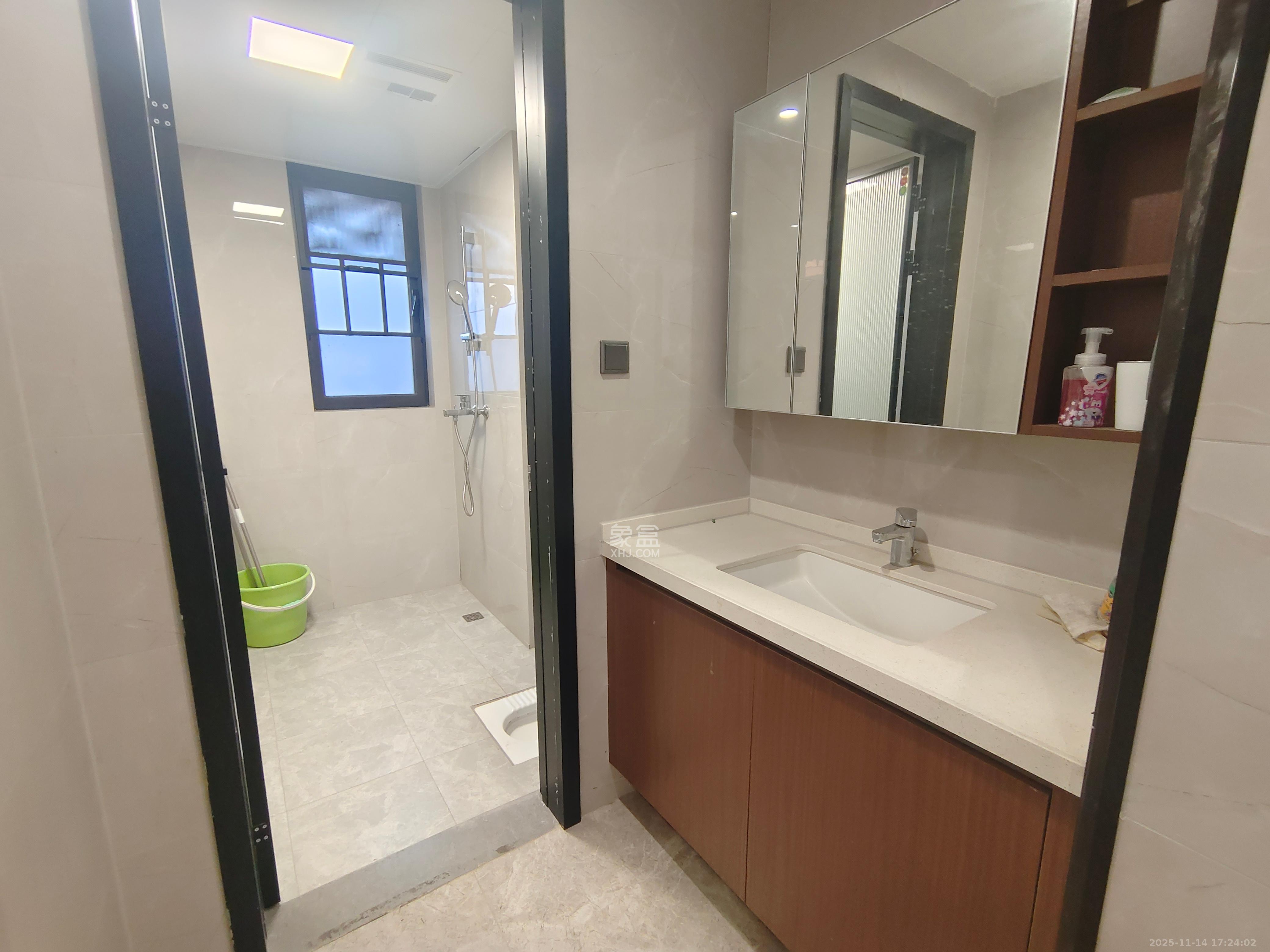 招商雍山湖  4室2厅3卫    4500.0元/月室内图