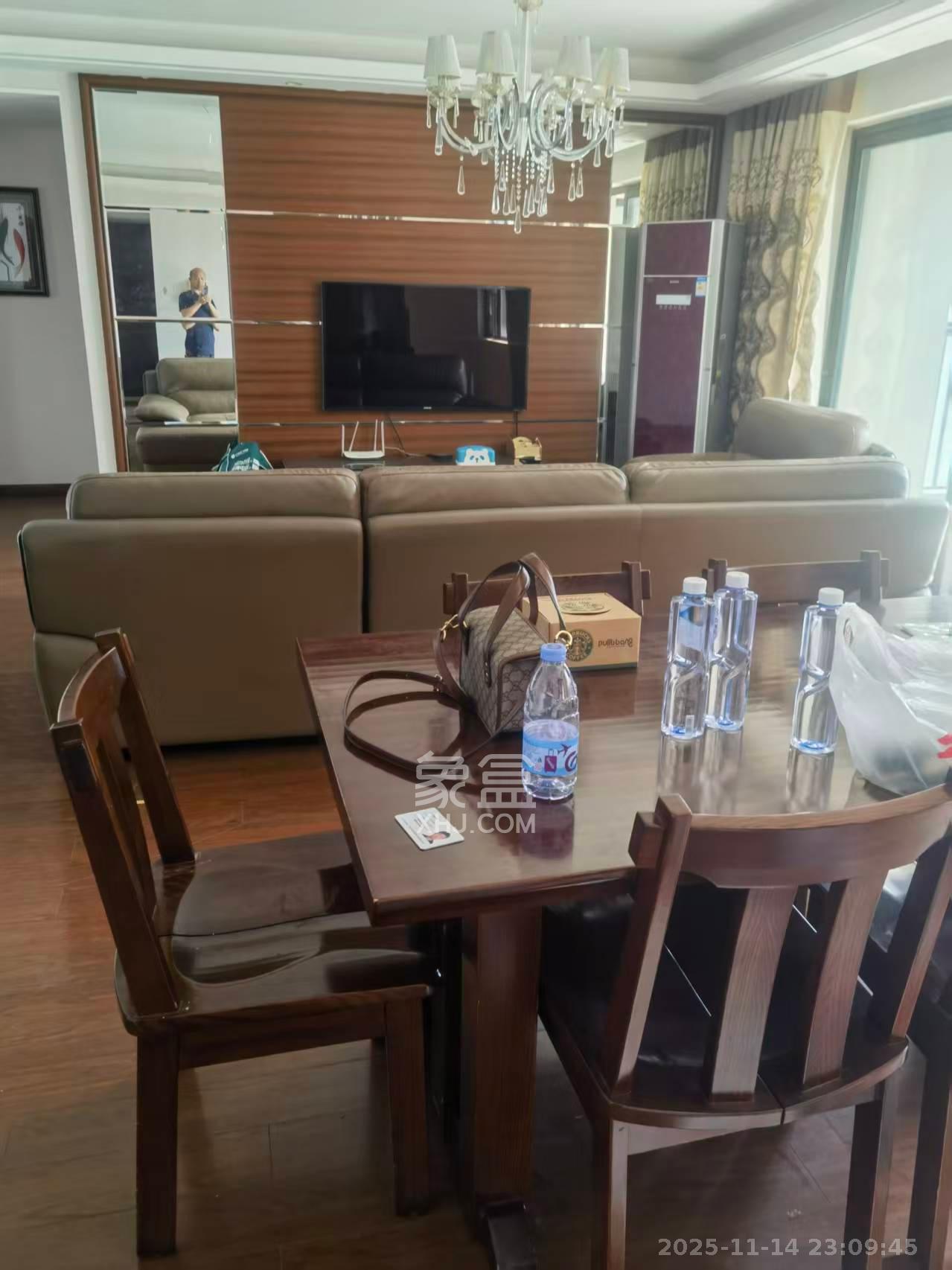 万科金域华府一期 3室2厅2卫 3300.0元/月 万科金域华府一期 3室2厅2卫 3300.0元/月室内图