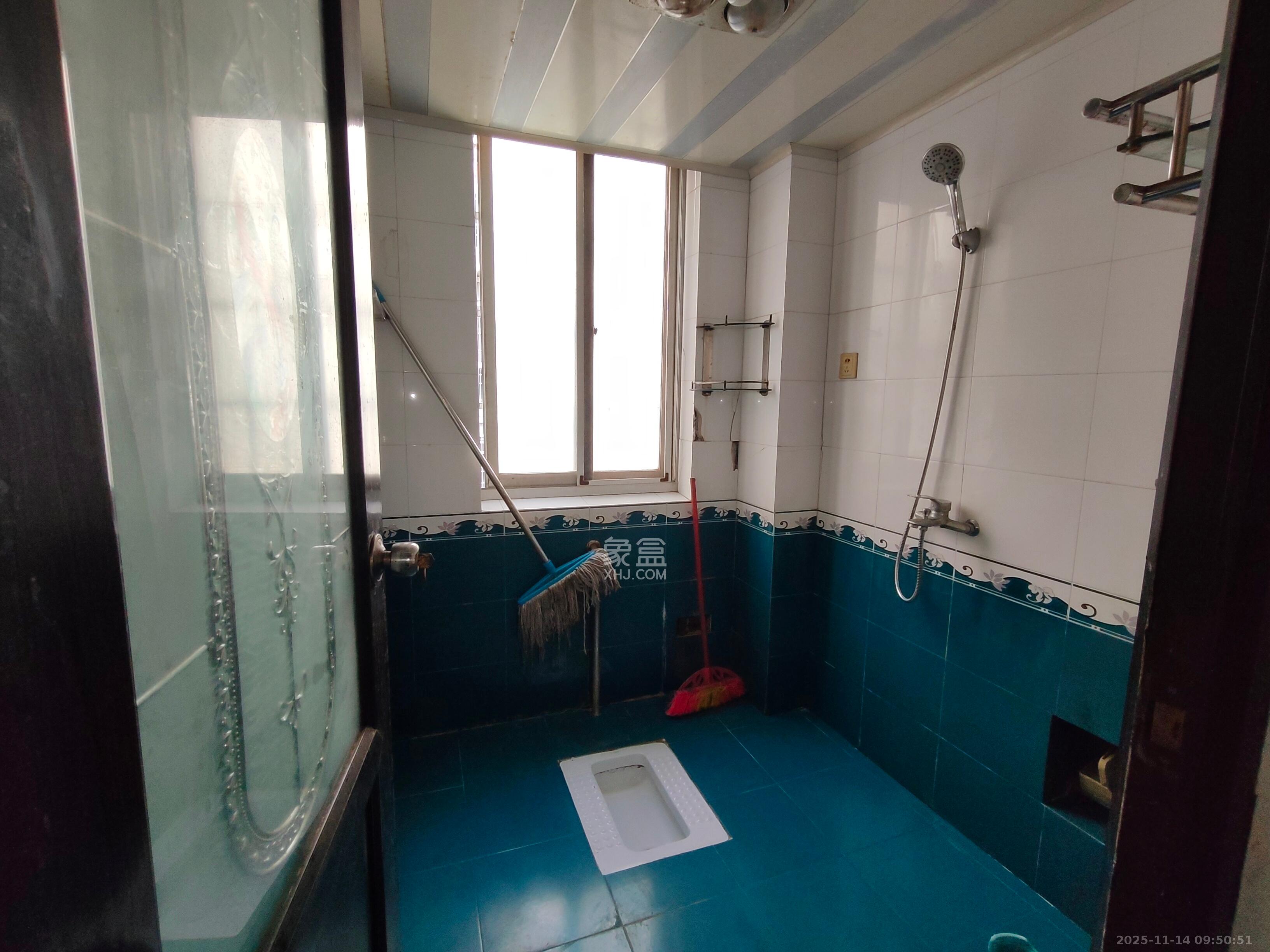 湘绣城 2室2厅1卫 1300.0元/月 湘绣城 2室2厅1卫 1300.0元/月室内图