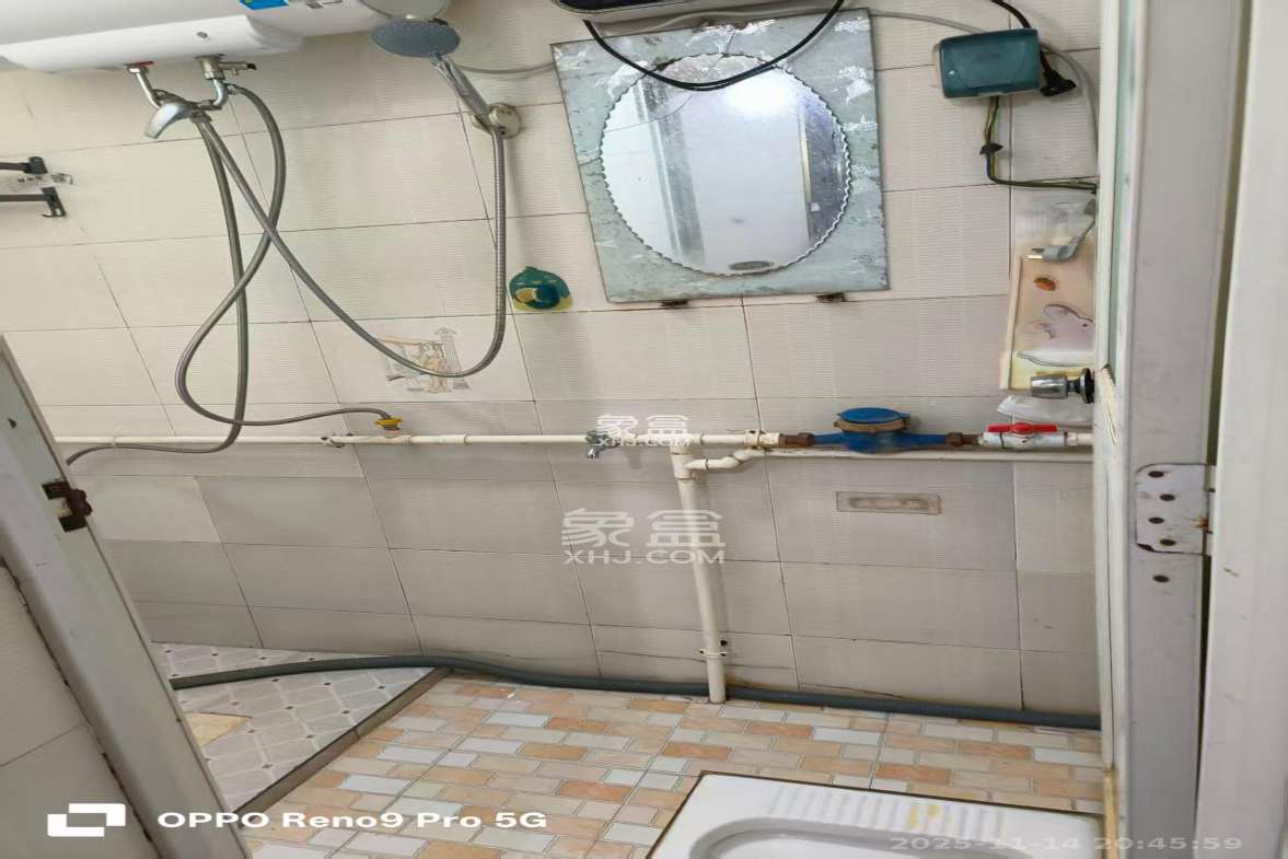 黄荆小区 2室1厅1卫 1600.0元/月 黄荆小区 2室1厅1卫 1600.0元/月室内图