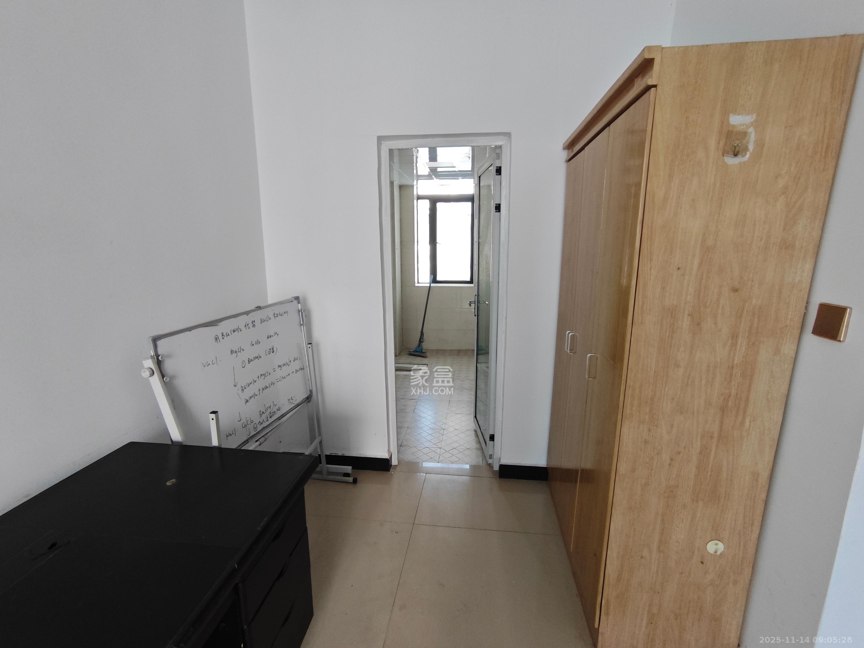 枫华府第  3室2厅2卫    1800.0元/月室内图