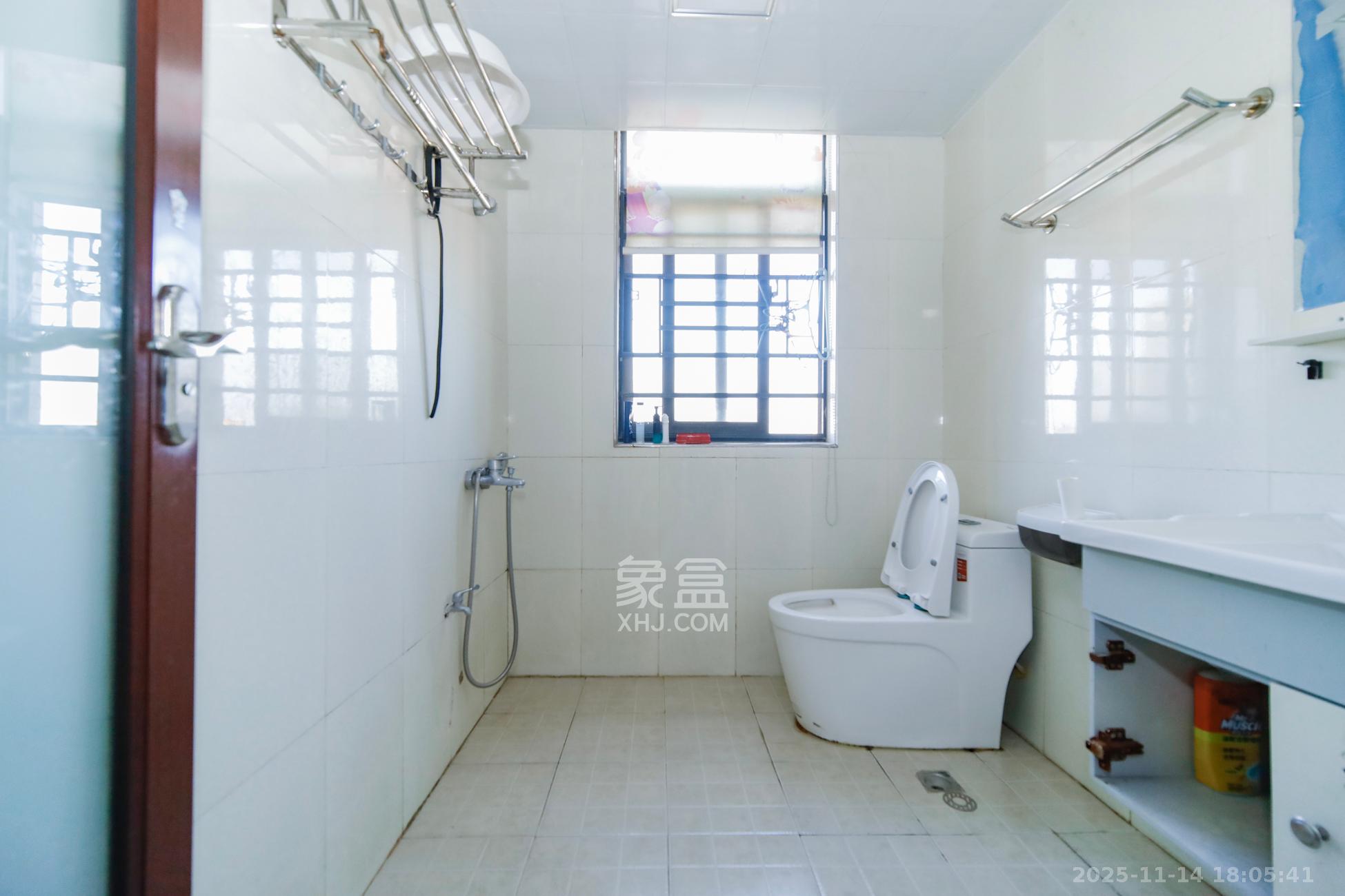 新盛珑璟台  2室2厅1卫    75.8万卫生间