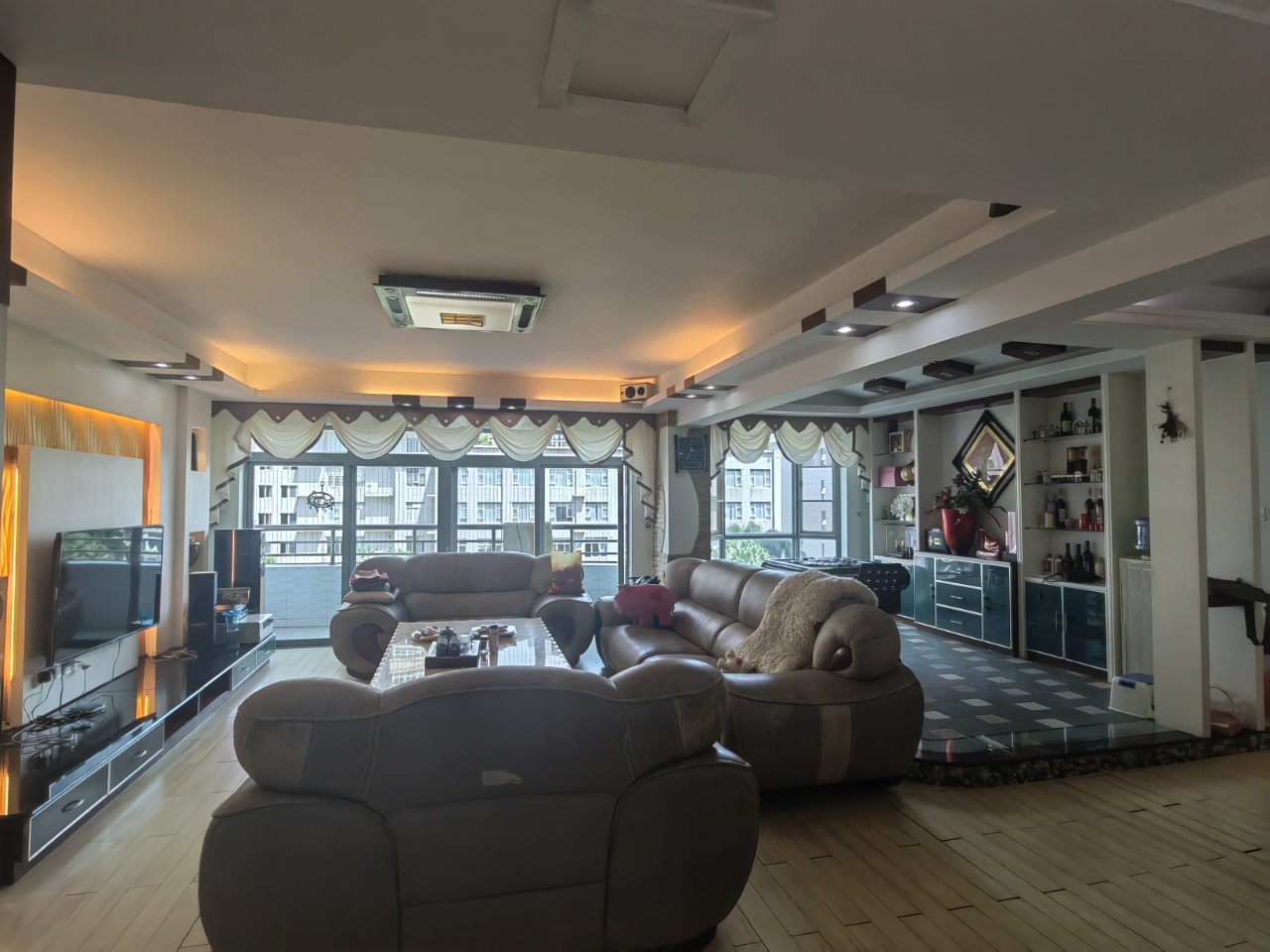 置地花园  3室2厅2卫    4700.0元/月室内图