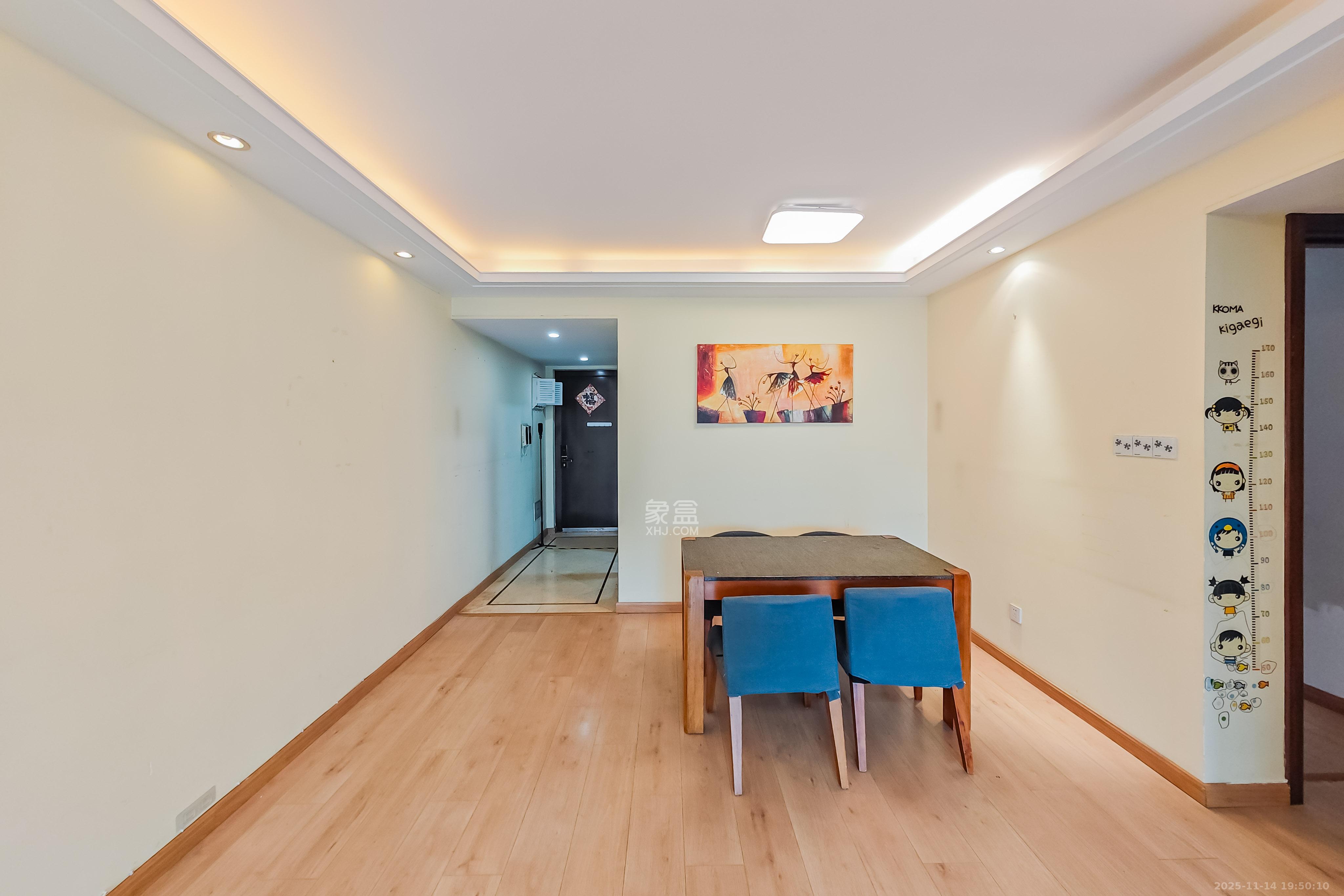 万科金域华府一期  3室2厅1卫    92.0万客厅