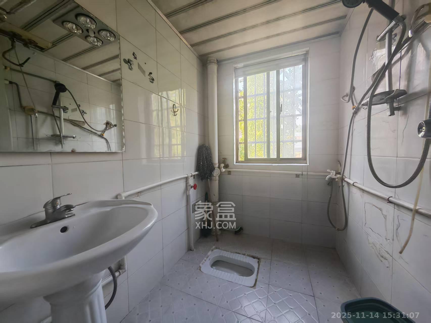 兴联母山小区  2室1厅1卫    1300.0元/月室内图