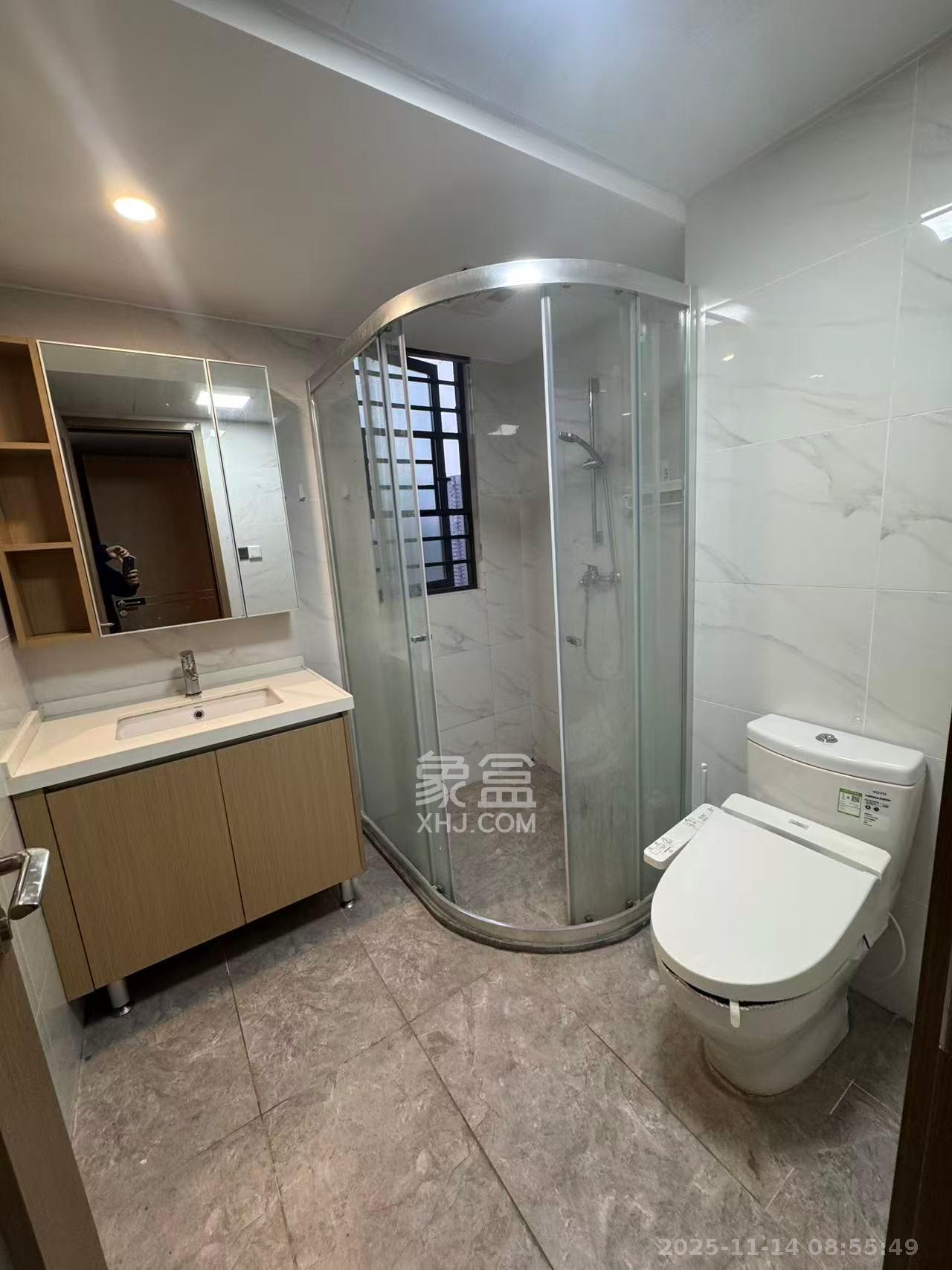 招商华发依云曦城  4室2厅2卫    2800.0元/月室内图