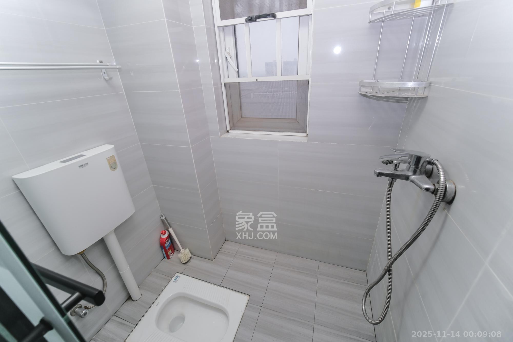 和悦城(蟠龙景苑)  3室2厅2卫    66.0万卫生间