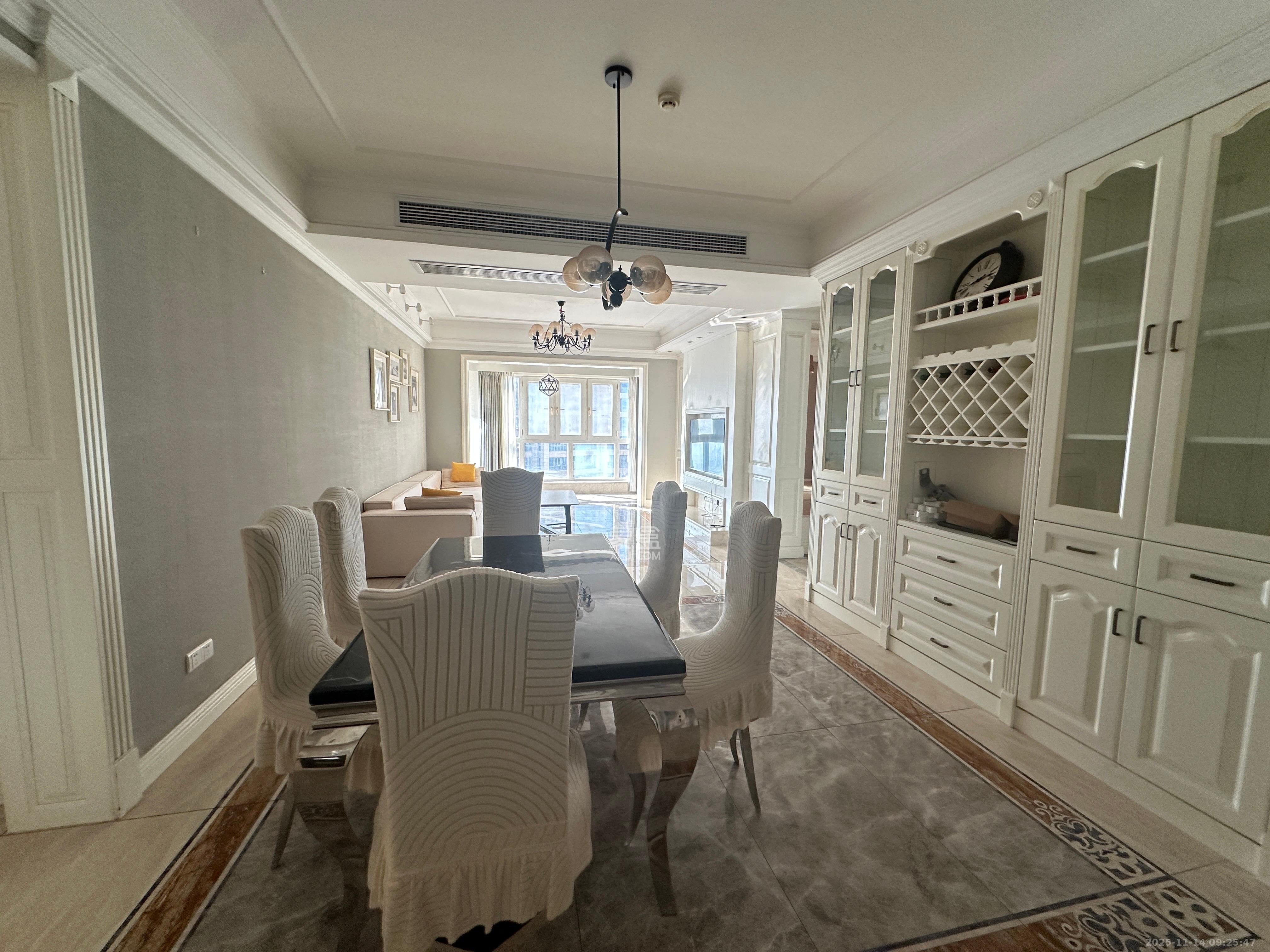 保利国际广场  3室2厅2卫    8000.0元/月室内图