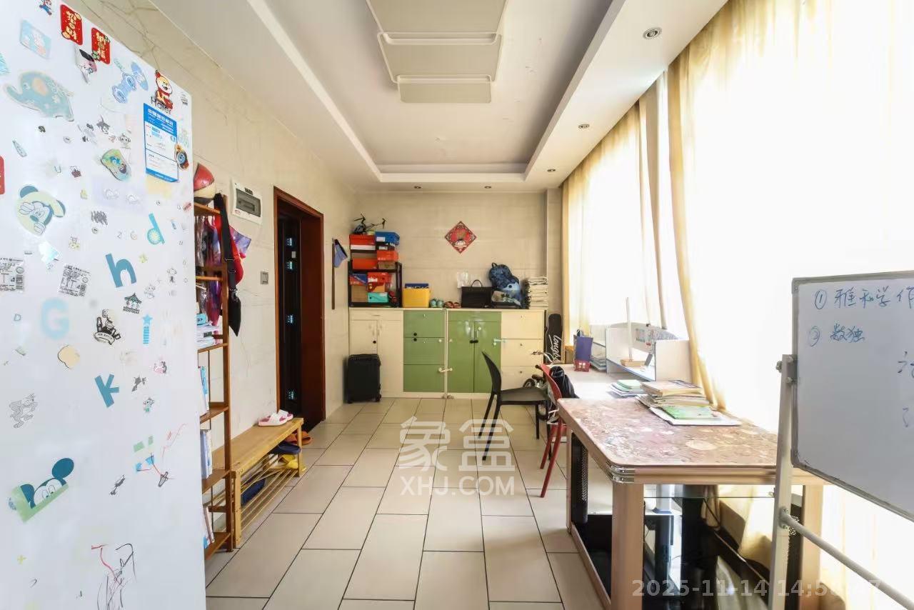 银港水晶城 3室2厅1卫 2900.0元/月 银港水晶城 3室2厅1卫 2900.0元/月室内图