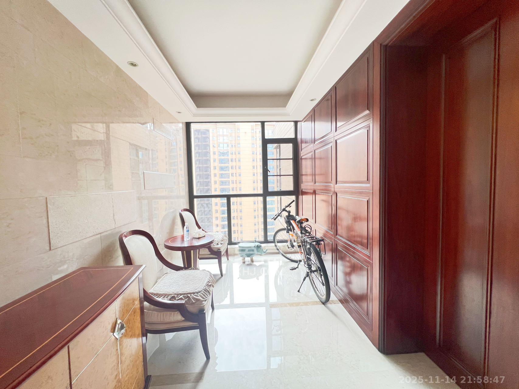 运达中央广场一、二期  3室2厅3卫    12000.0元/月室内图