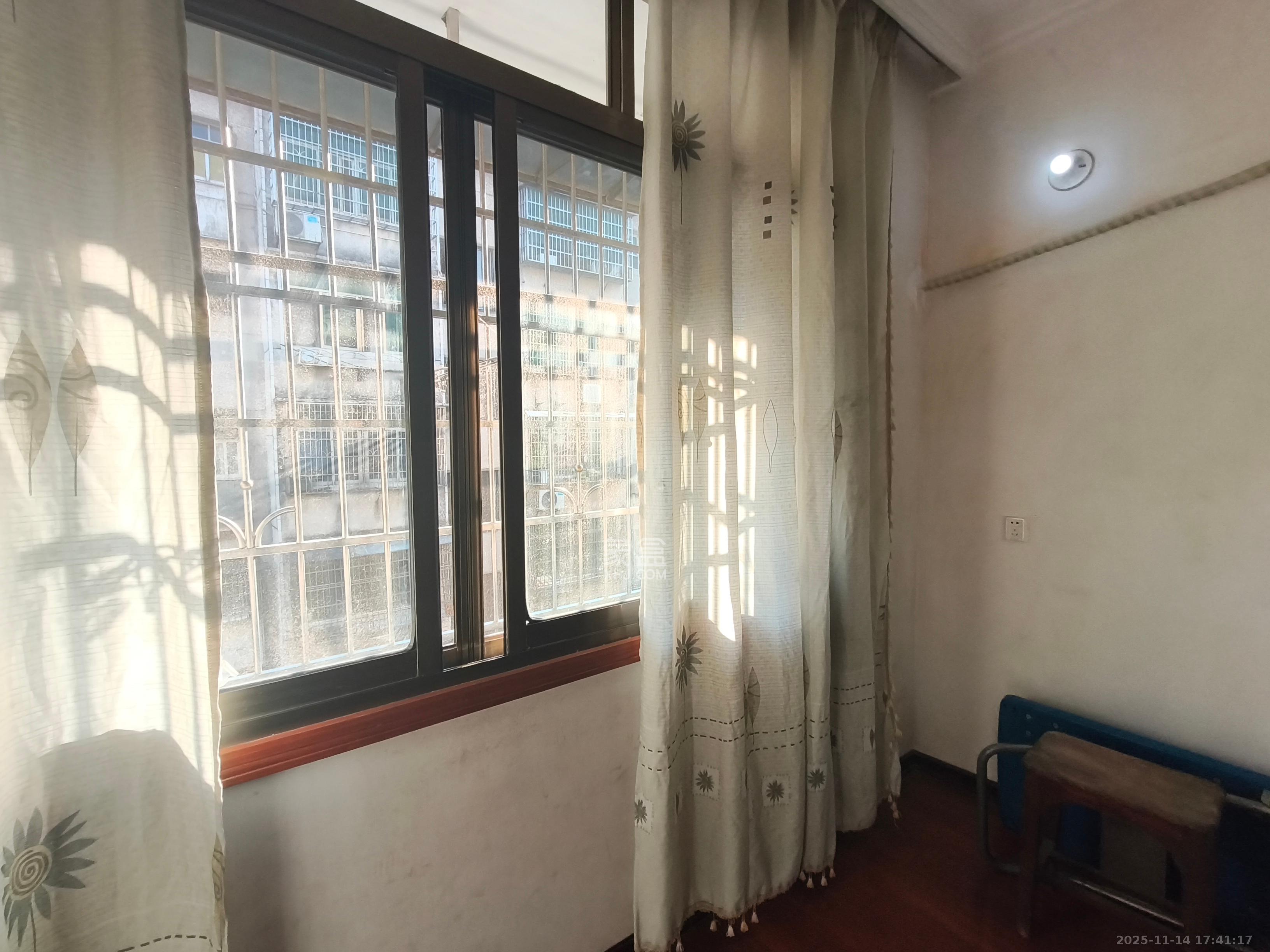 湘仪家园 4室2厅2卫 1900.0元/月 湘仪家园 4室2厅2卫 1900.0元/月室内图