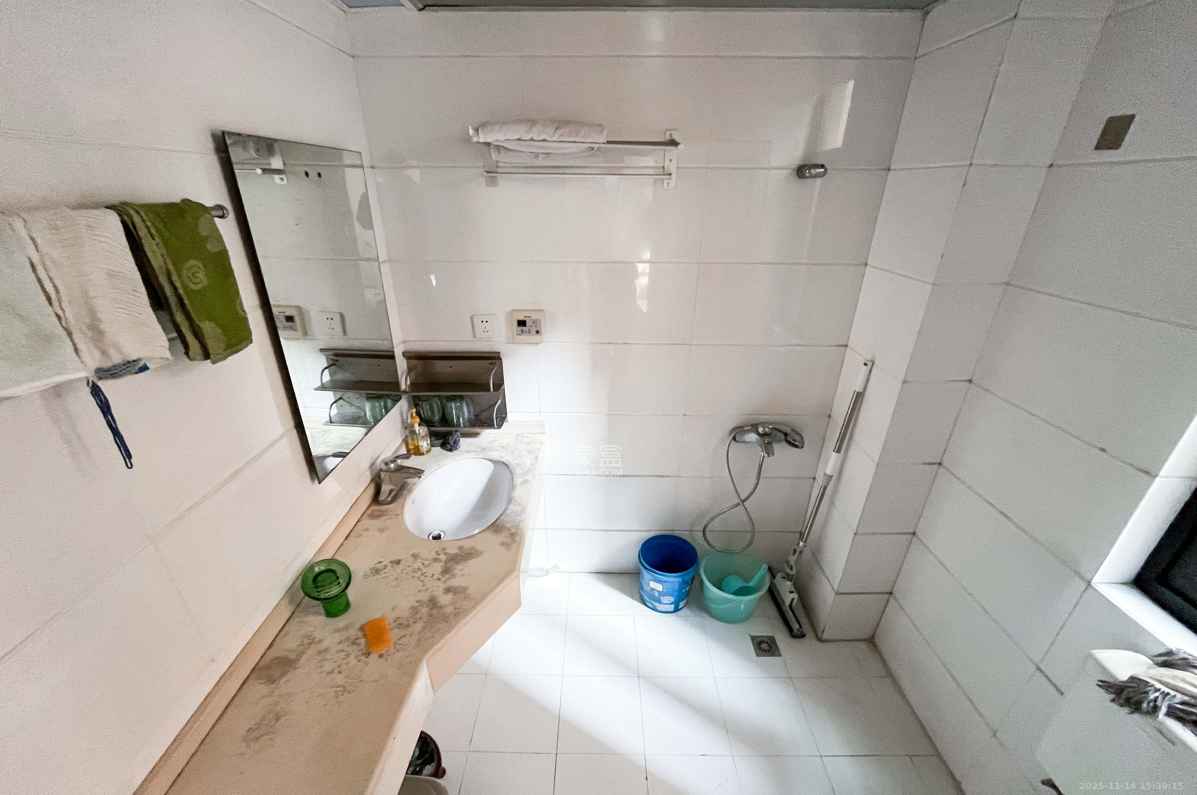 沁园春御院 3室2厅2卫 132.0万 沁园春御院 3室2厅2卫 132.0万卫生间